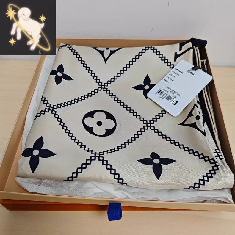 Louis Vuitton Louis Vuitton Beige rhombus print square towel Size ONE SIZE - 1 Thumbnail