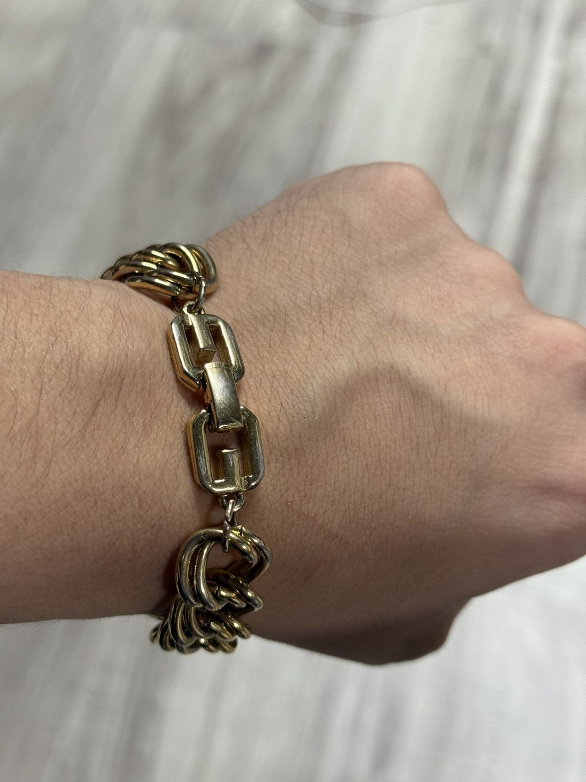 Givenchy Givenchy Interlocking Gold Bracelet Vtg Chain Preowned Size ONE SIZE - 6 Thumbnail