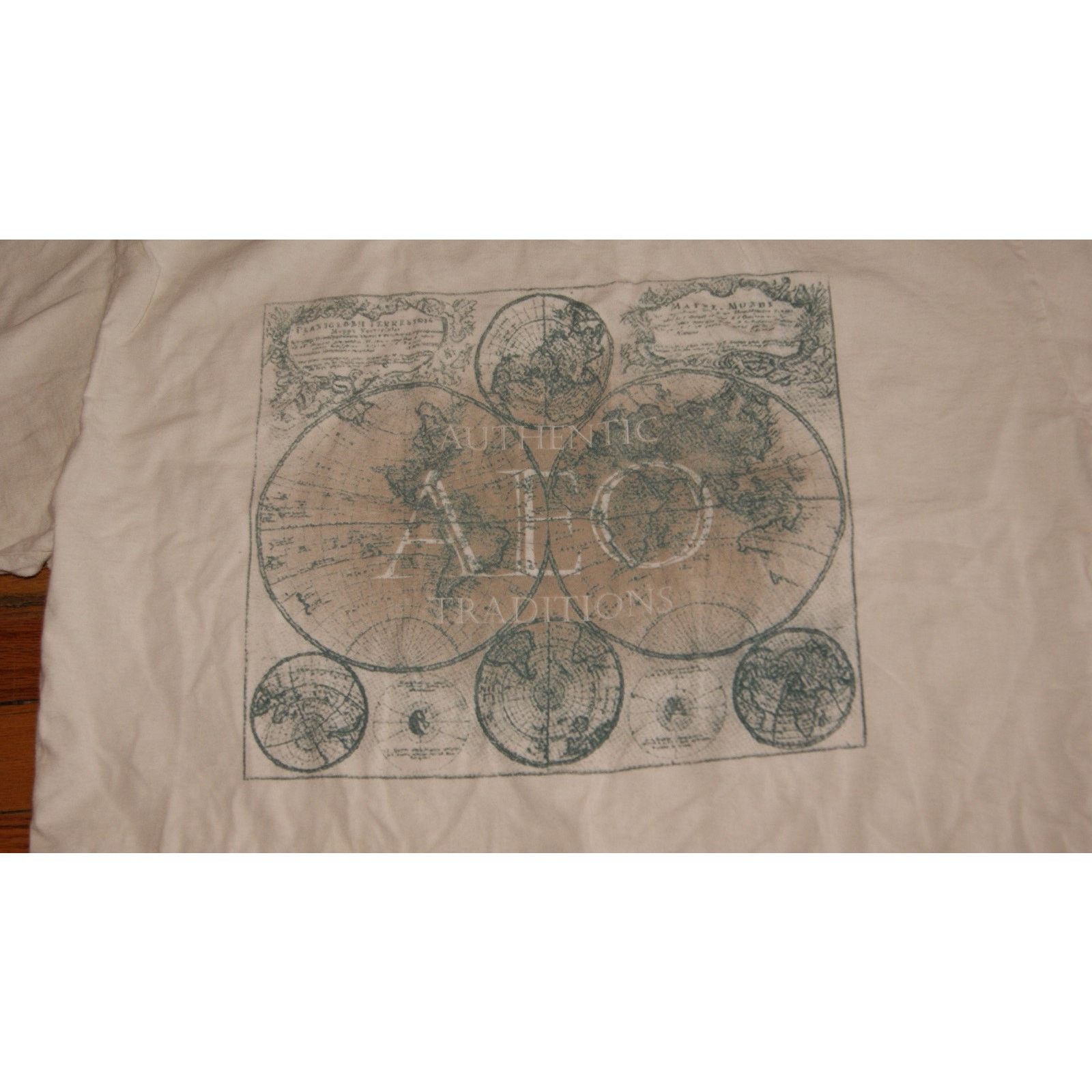 American Eagle Outfitters VTG American Eagle Outfitters Antique Globe Print M TShirt Size US M / EU 48-50 / 2 - 3 Thumbnail