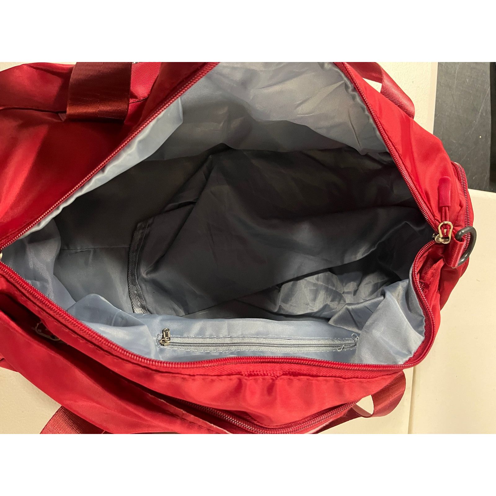 Victoria's Secret Victoria’s Secret PINK Sequin Duffel Gym Bag Waterproof Size ONE SIZE - 9 Thumbnail