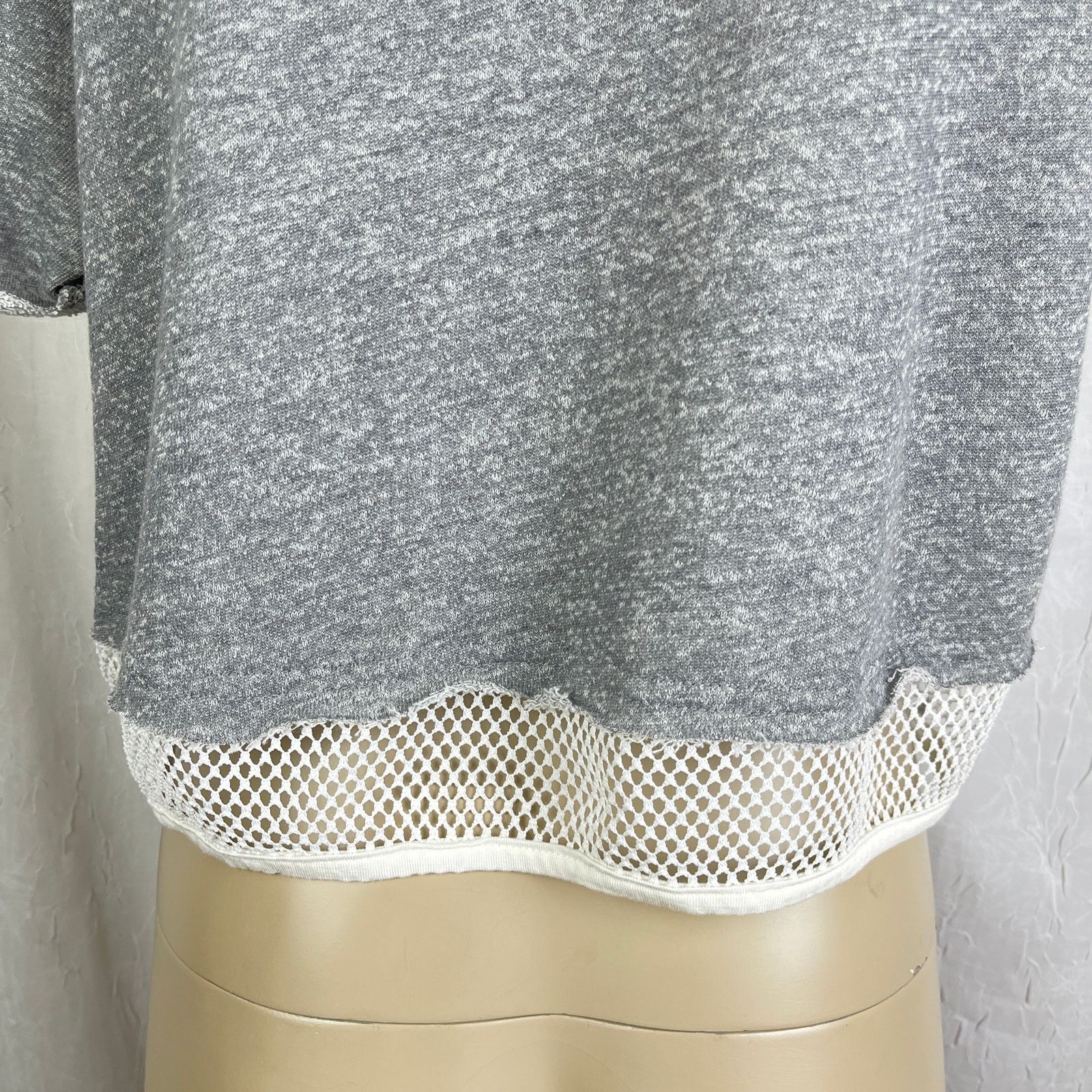 Forever 21 Forever 21 Grey Crop Sweatshirt White Mesh Athletic Top NWT Size L / US 10 / IT 46 - 10 Thumbnail