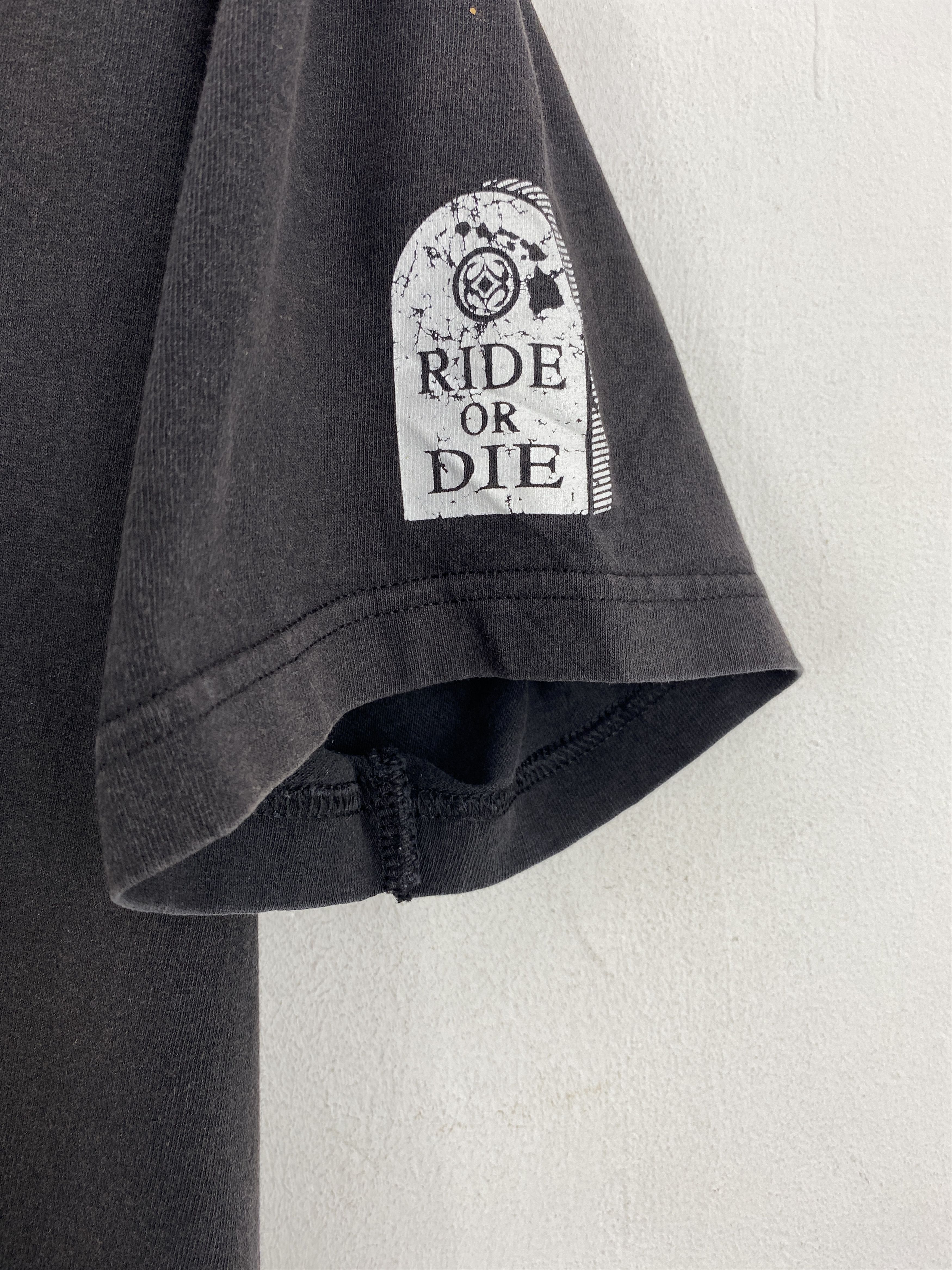 Vintage Vintage 90s Maui Built Ride Or Die Skulls Figure Tee TA0664 Size US L / EU 52-54 / 3 - 7 Thumbnail