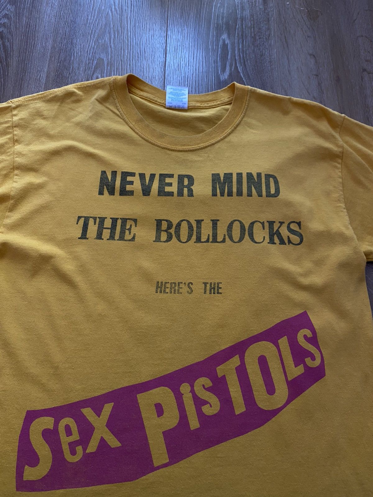 Band Tees Vintage Sex Pistols Nevermind the Bollocks Yellow Tee Size US XL / EU 56 / 4 - 2 Thumbnail