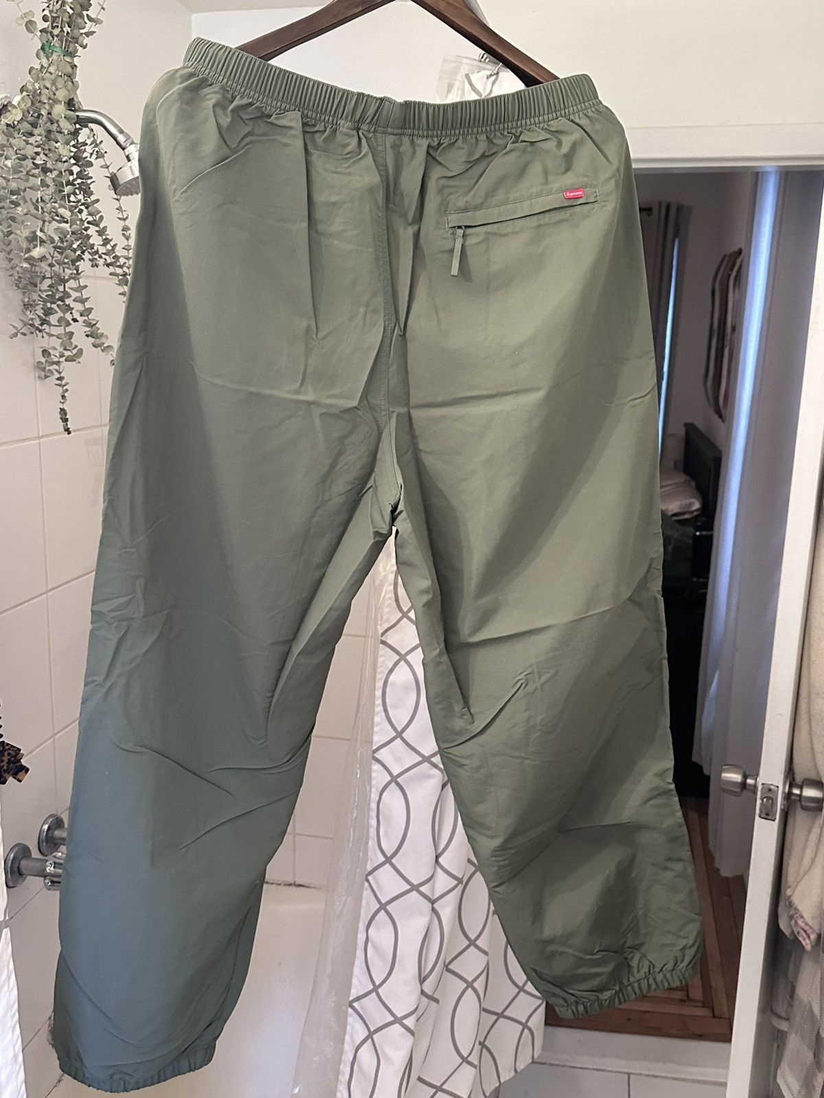 Supreme Warm Up Pant XL (FW23) Olive Green Size US 33 - 4 Thumbnail