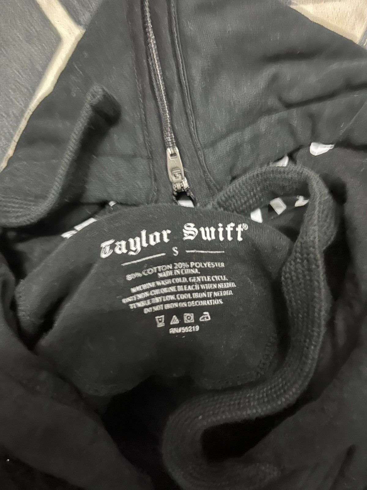 Band Tees 💥Taylor Swift REPUTATION Promo Album Hoodie Size US L / EU 52-54 / 3 - 9 Thumbnail