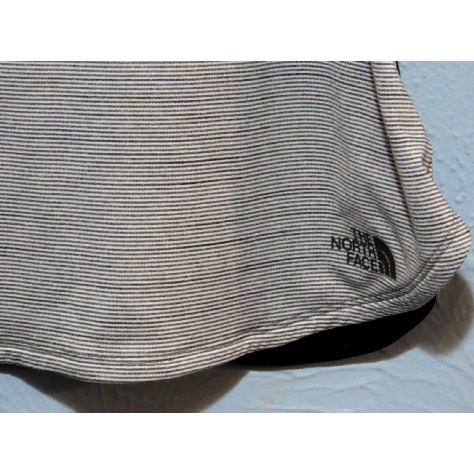The North Face The North Face Tank Top Women L White Black Striped Sleeveless Racerback V-Neck Flashdry Pullover Athletic Run Jog Activewear Size L / US 10 / IT 46 - 2 Thumbnail