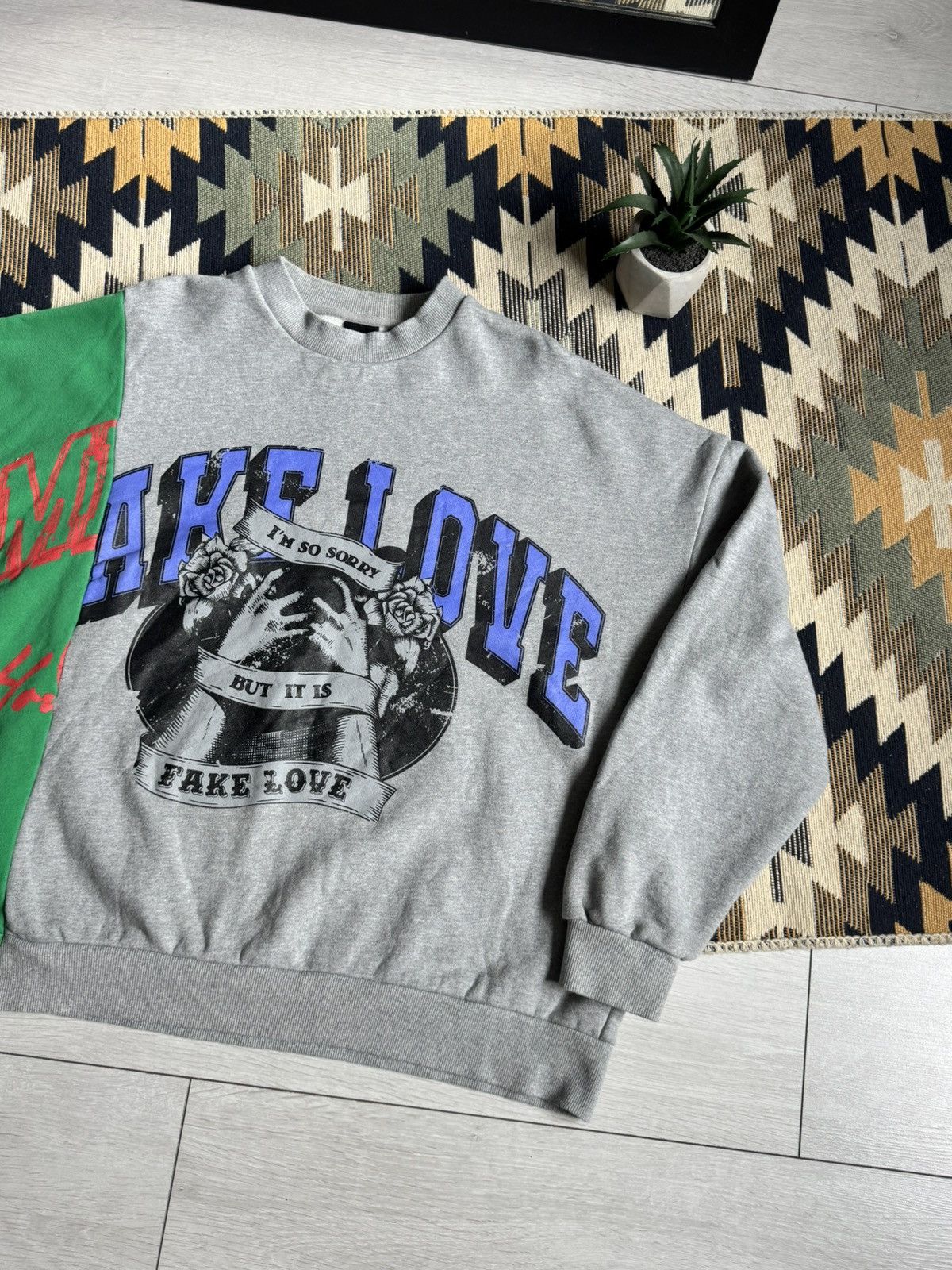 Band Tees BTS Oversized Band “Fake Love” Seeatshirt Size US L / EU 52-54 / 3 - 3 Thumbnail