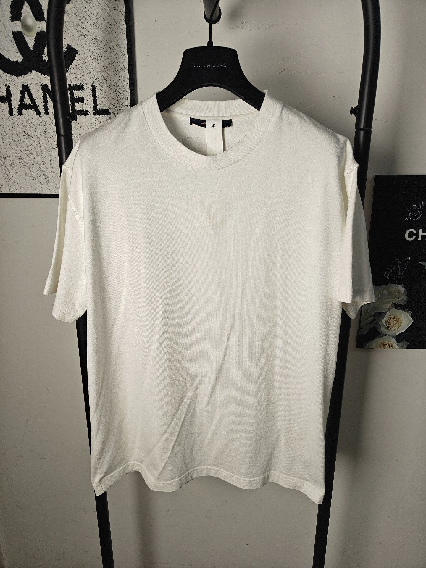 Louis Vuitton Louis Vuitton Retro White T-Shirt m Men Size US M / EU 48-50 / 2 - 1 Thumbnail