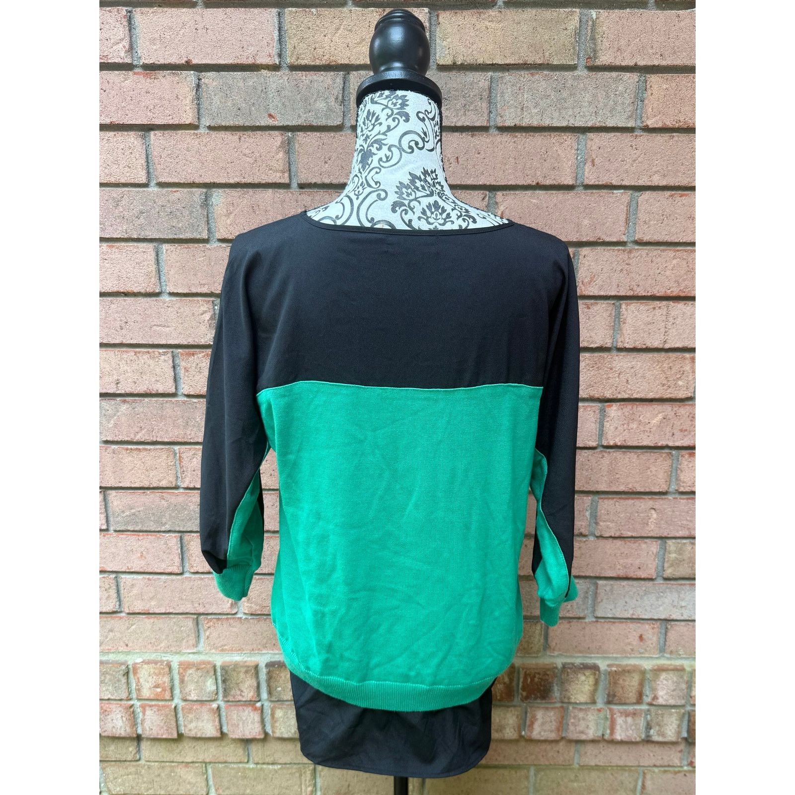 Calvin Klein EUC Calvin Klein Navy Green Colorblock Sweater Size Small Size S / US 4 / IT 40 - 3 Thumbnail