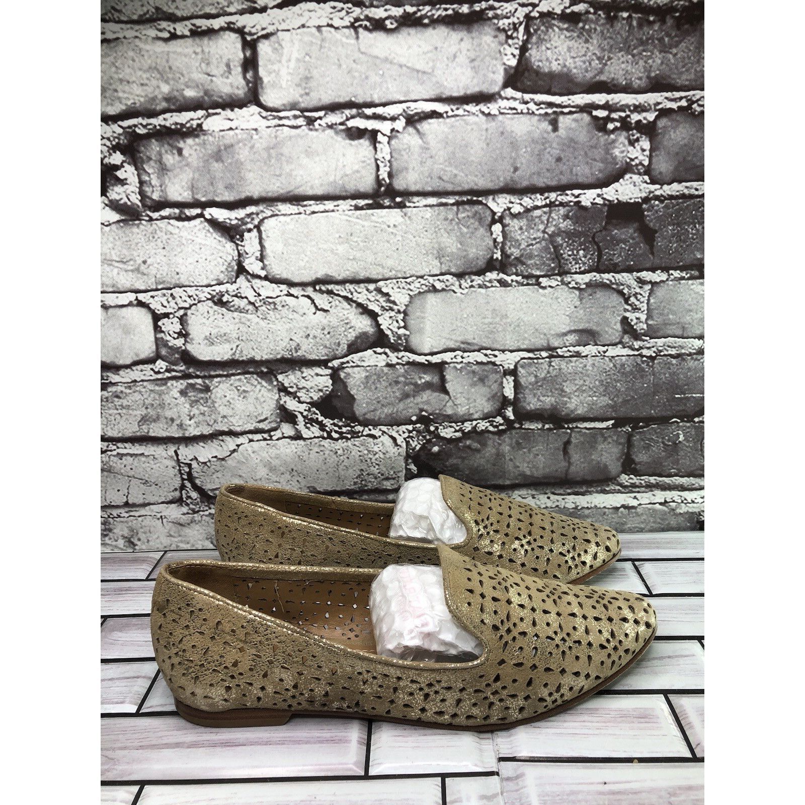 Trask H.S. Trask Gold Leather Shimmer Slip On Perforated Shoes Wom Size US 7.5 / IT 37.5 - 3 Thumbnail