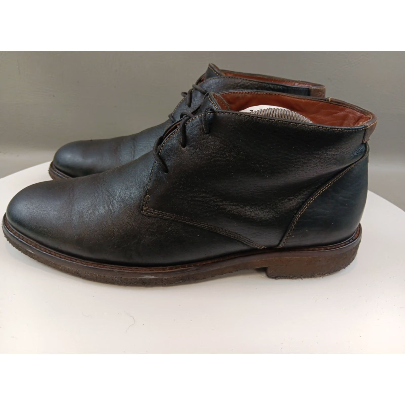 Johnston & Murphy Johnston & Murphy Copeland Chukka Boots Mens 11.5 Black Full Grain Leather Boots Comfort Memory Foam Sheepskin Lining Crepe Rubber Outsole Size US 12 / EU 45 - 6 Thumbnail
