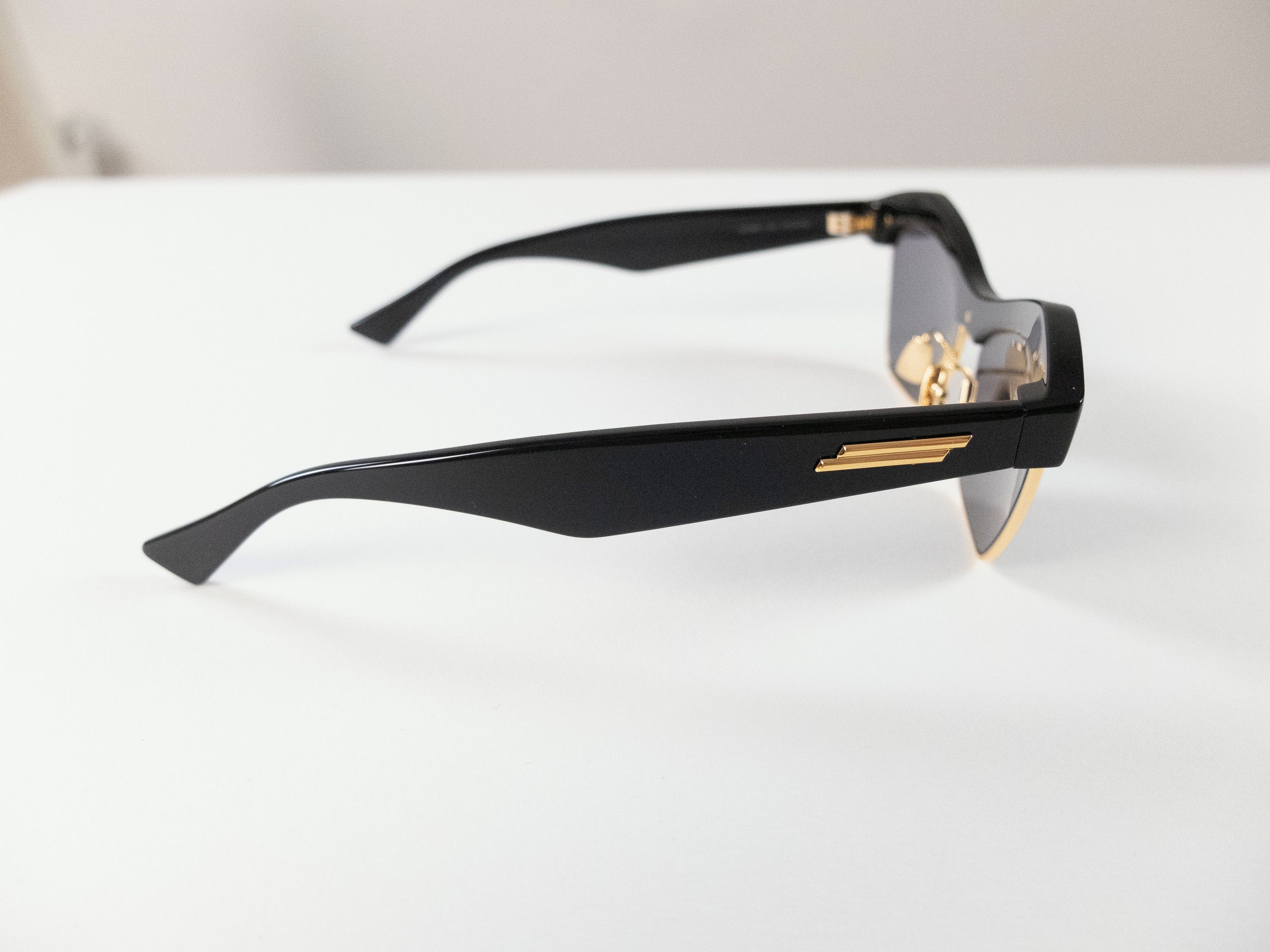 Bottega Veneta BOTTEGA VENETA black gold acetate & metal cat eye sunglasses Size ONE SIZE - 6 Thumbnail