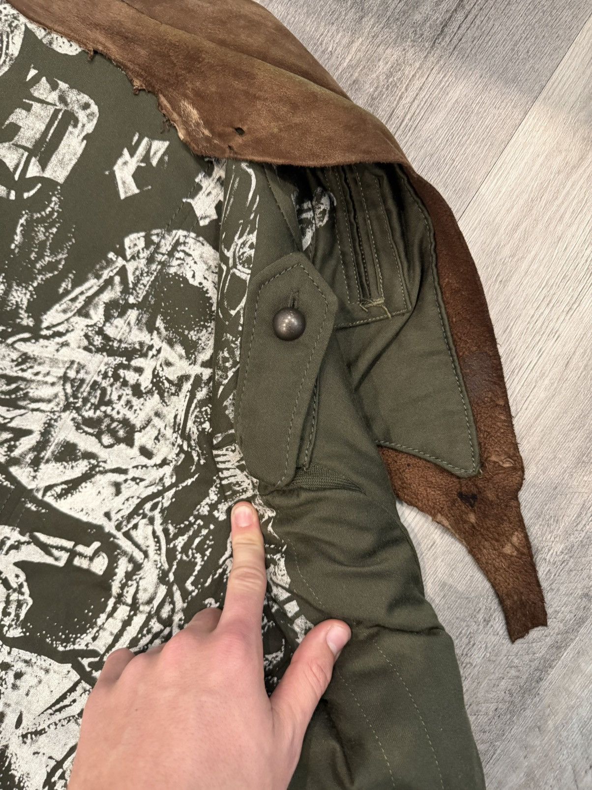 Yasuyuki Ishii Yasuyuki Ishii Reconstructed Deer Skin Military Parka Size US M / EU 48-50 / 2 - 7 Thumbnail