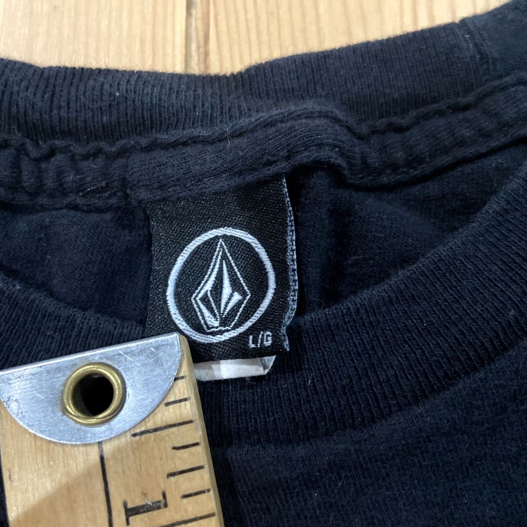 Volcom VINTAGE Volcom T-Shirt Logo Skating Surf Y2K 90s Grunge Retro Black Large Mens Casual Shirt Size US L / EU 52-54 / 3 - 2 Thumbnail