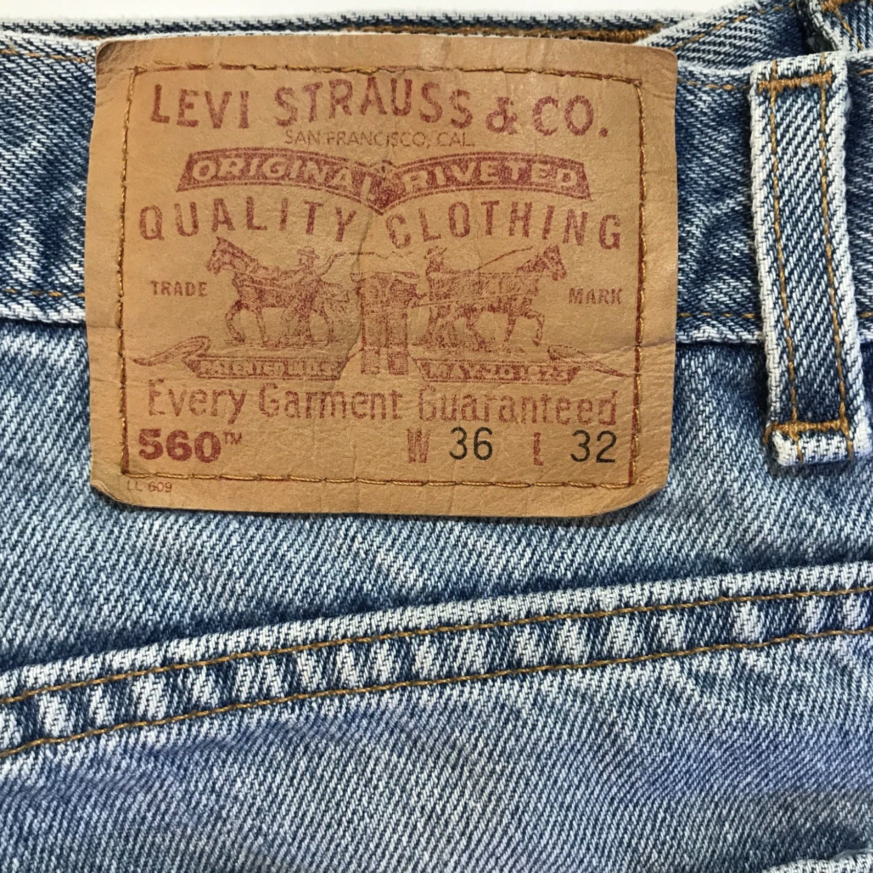 Levi's VINTAGE Levi's 560 Tapered Jeans Denim Made in USA 90s Light Wash 36 x 32 Mens Size US 36 / EU 52 - 2 Thumbnail