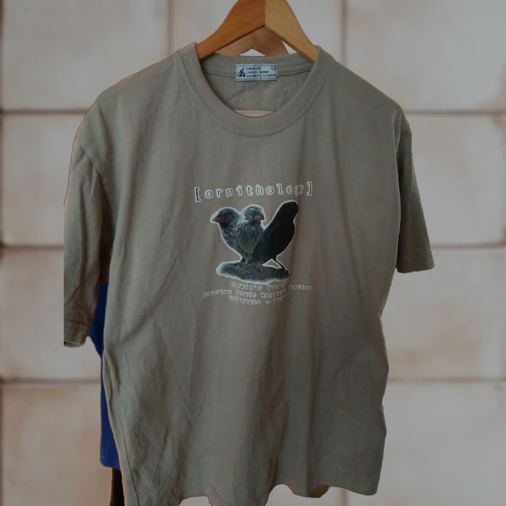 Vintage VINTAGE Galapagos Islands Ornithology T-Shirt L Ecuador Men Gray Short Sleeve Shirt Size US L / EU 52-54 / 3 - 1 Thumbnail