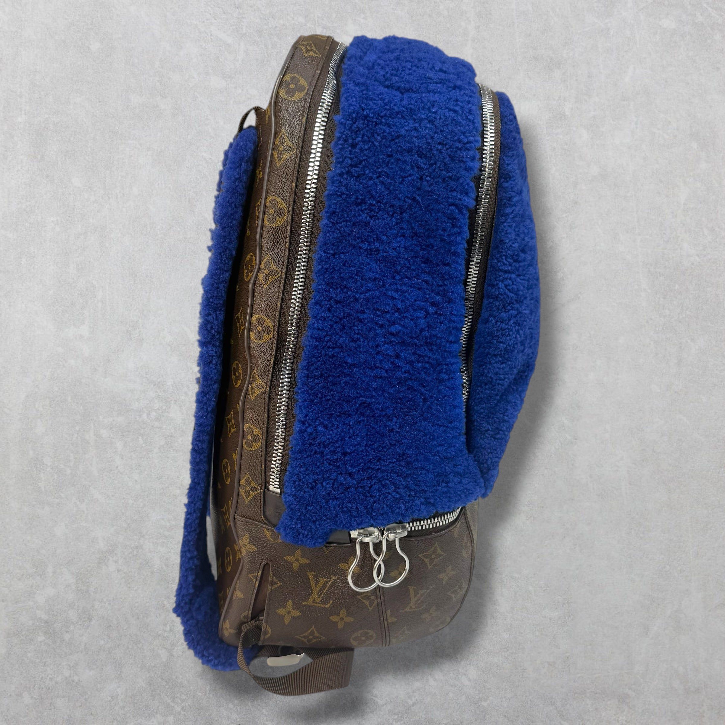Louis Vuitton Louis Vuitton x Marc Newson Fleece Backpack Size ONE SIZE - 5 Thumbnail
