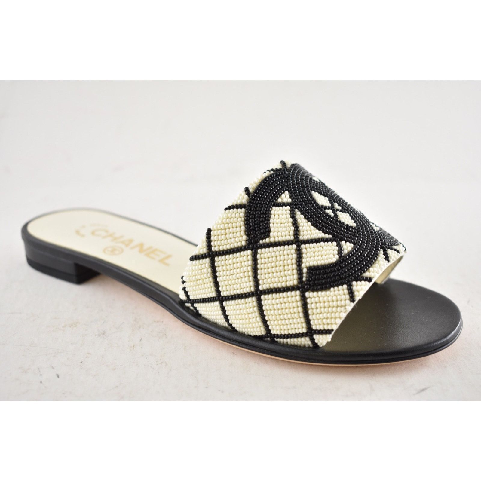 Chanel Chanel 20P Black White Pearl Embroidery CC Logo Slide Slip Size US 5 / IT 35 - 6 Thumbnail