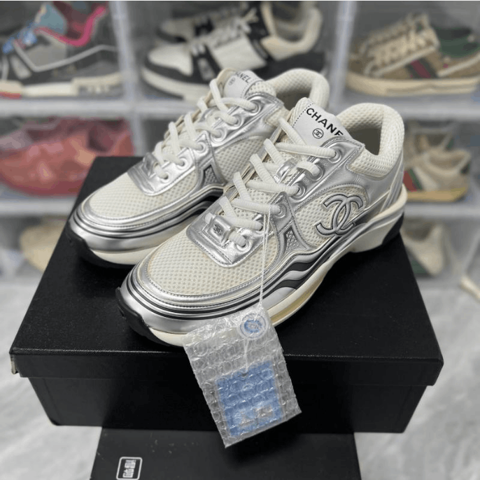 Chanel Chanel Low-Top Sneakers Size US 9 / IT 39 - 1 Thumbnail