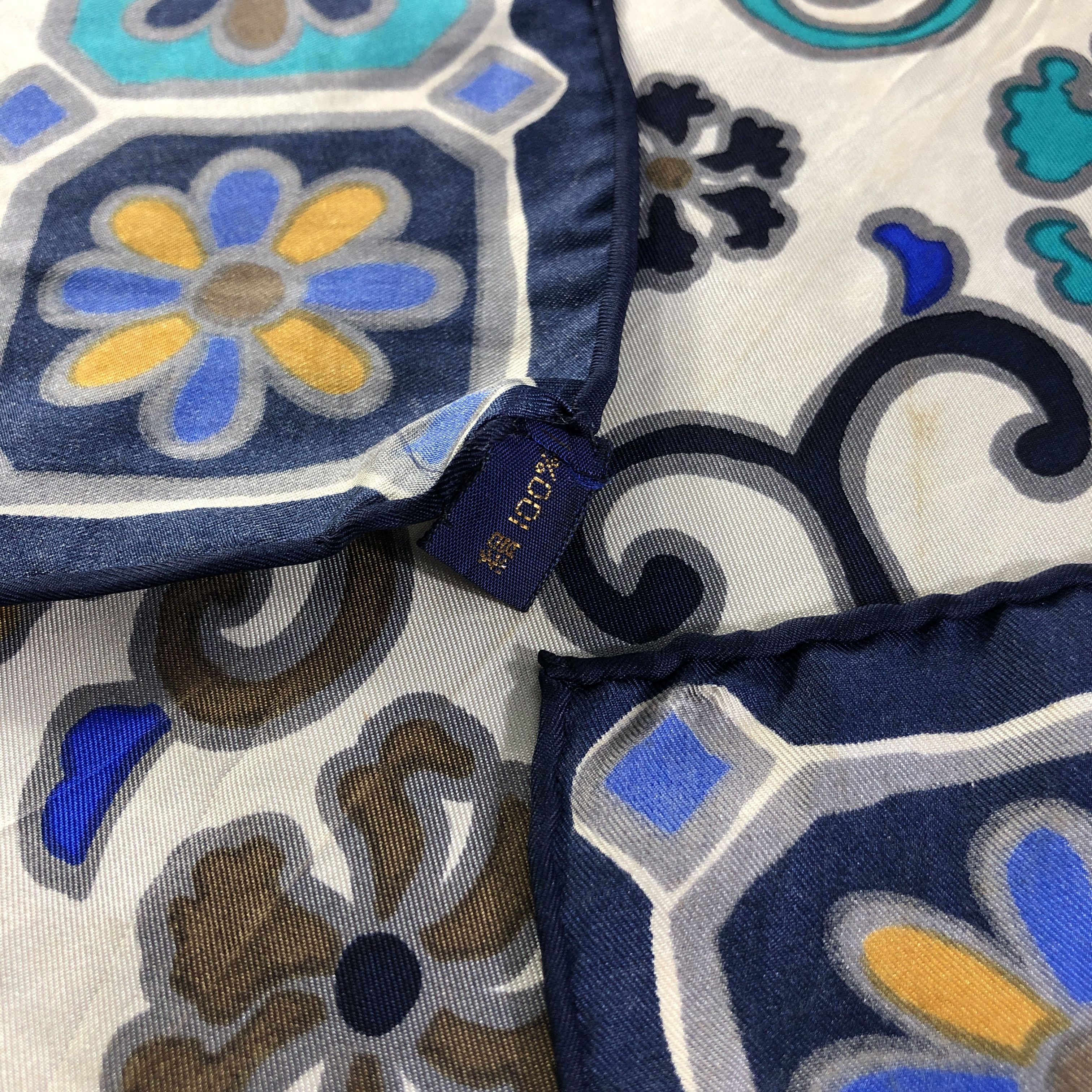Vintage Unknown Floral Hand Rolled Silk Scarf M981 Size ONE SIZE - 5 Thumbnail