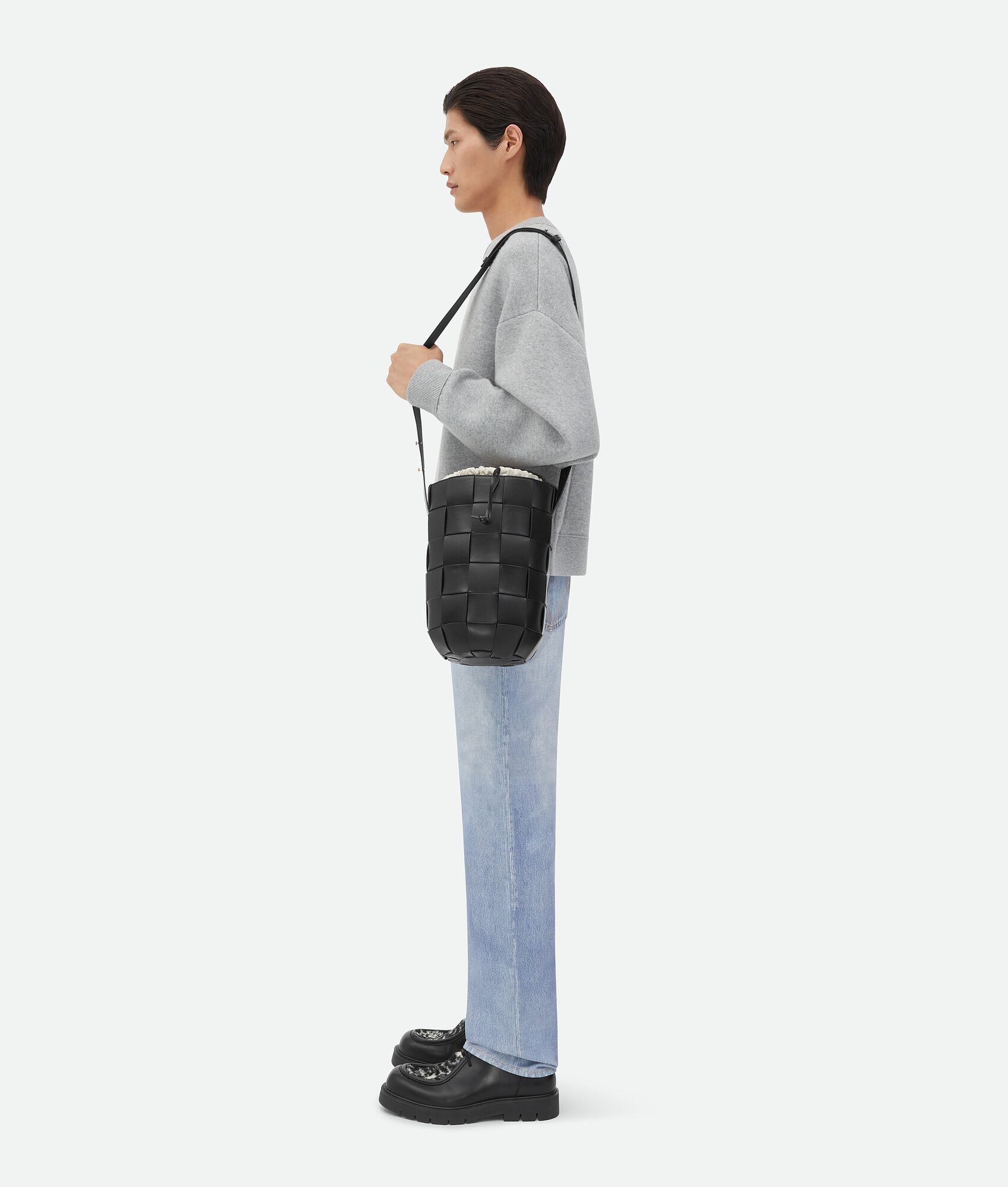 Bottega Veneta o1w1db10525 Size: OS / Cassette Lantern Bag in Black Size ONE SIZE - 5 Thumbnail
