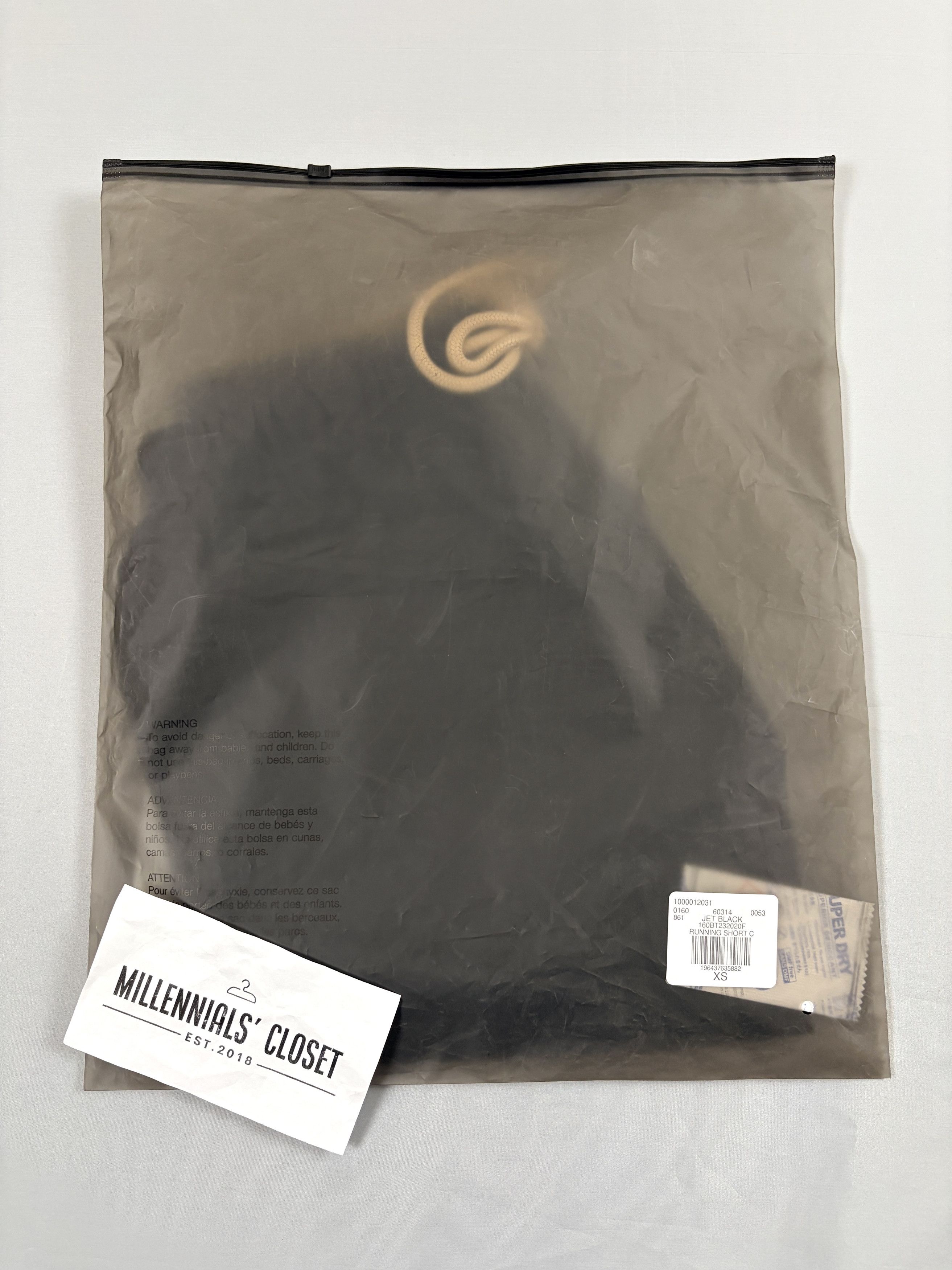 Essentials Fear of God Essentials Running Shorts Jet Black SS23 size XS Size US 30 / EU 46 - 5 Thumbnail