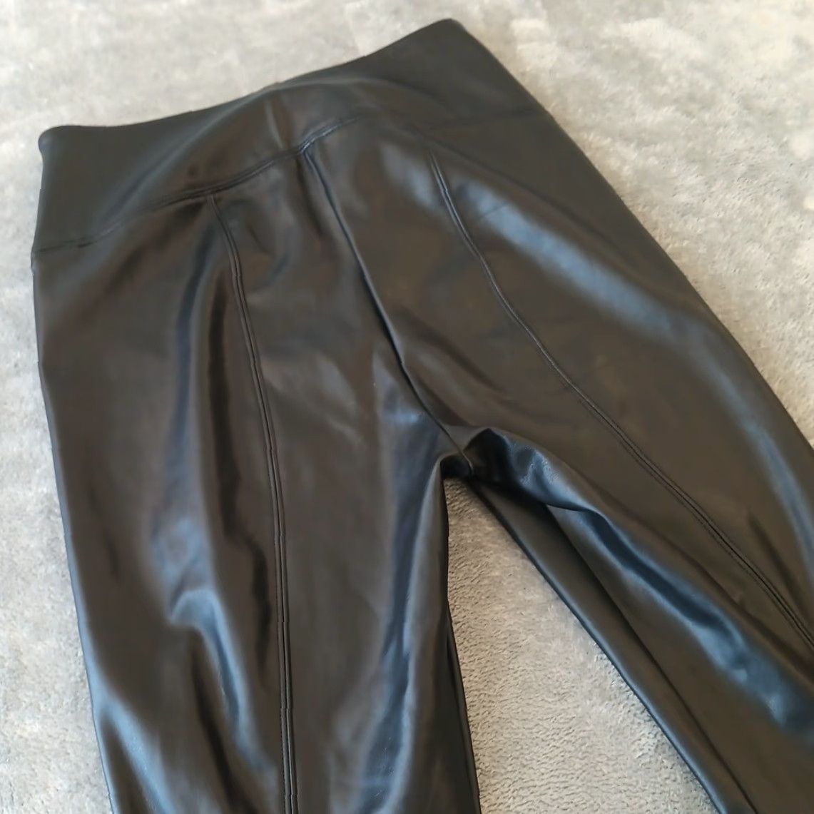 White House Black Market White House Black Market Pants Womens Size 6 Short Black Ankle Legging Skinny Flat Front Faux Leather Stretch 26in Inseam 26in Size 28" / US 6 / IT 42 - 6 Thumbnail