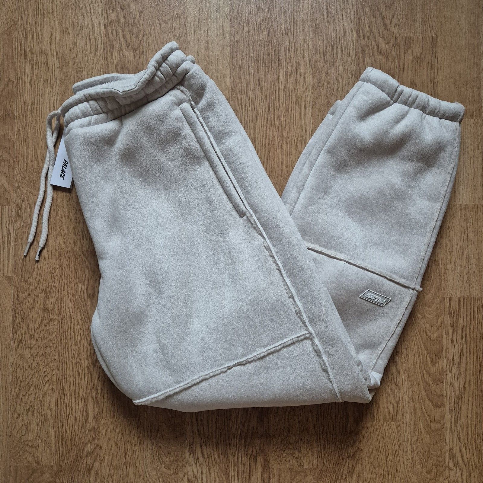 Palace Palace Sherpa Faux Suede Jogger Soft White Small NewFW24 Size US 30 / EU 46 - 1 Thumbnail