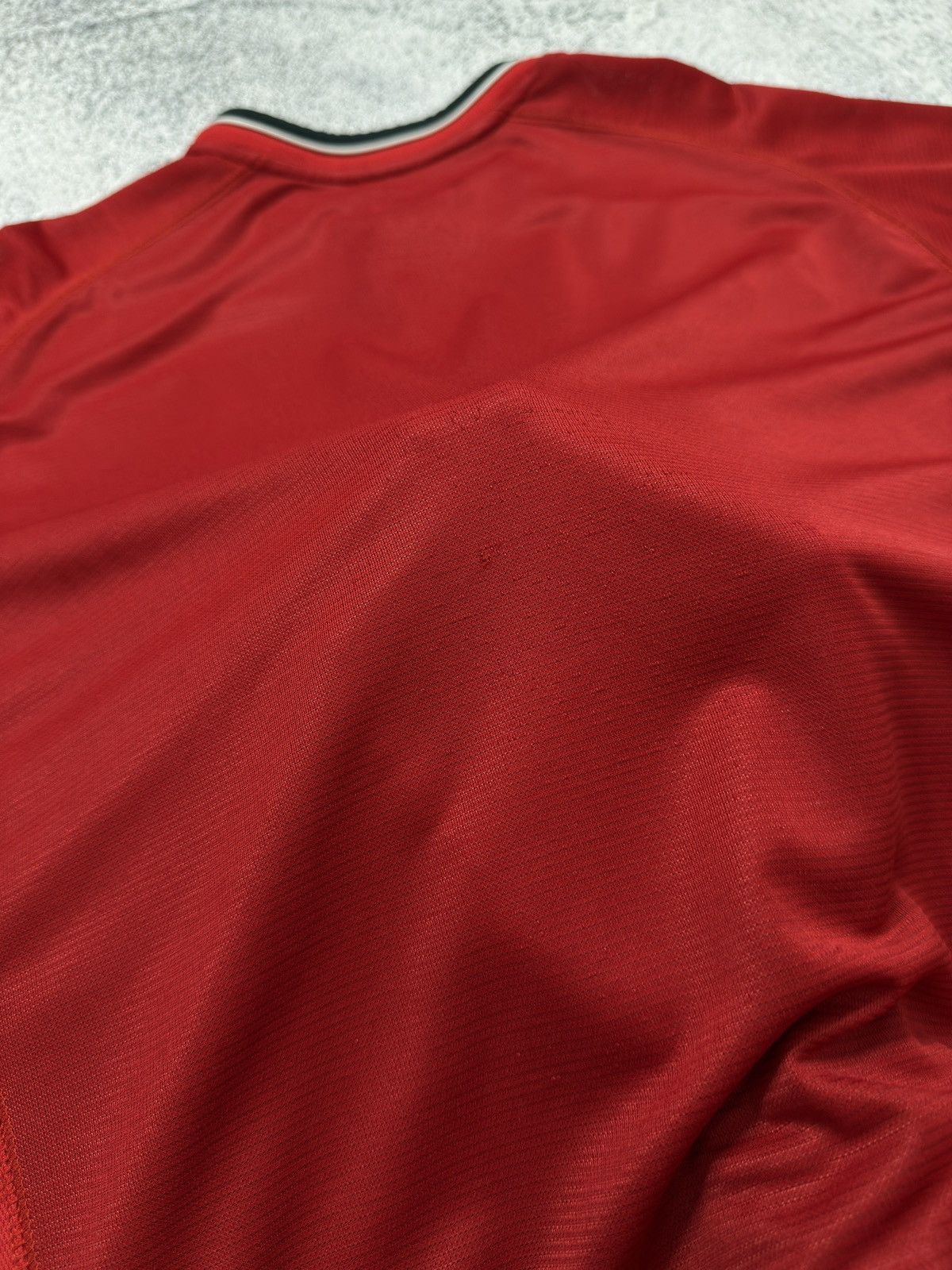 Umbro UMBRO MANCHESTER UNITED 2000/2001 HOME FOOTBALL SHIRT JERSEY Size US XL / EU 56 / 4 - 14 Thumbnail