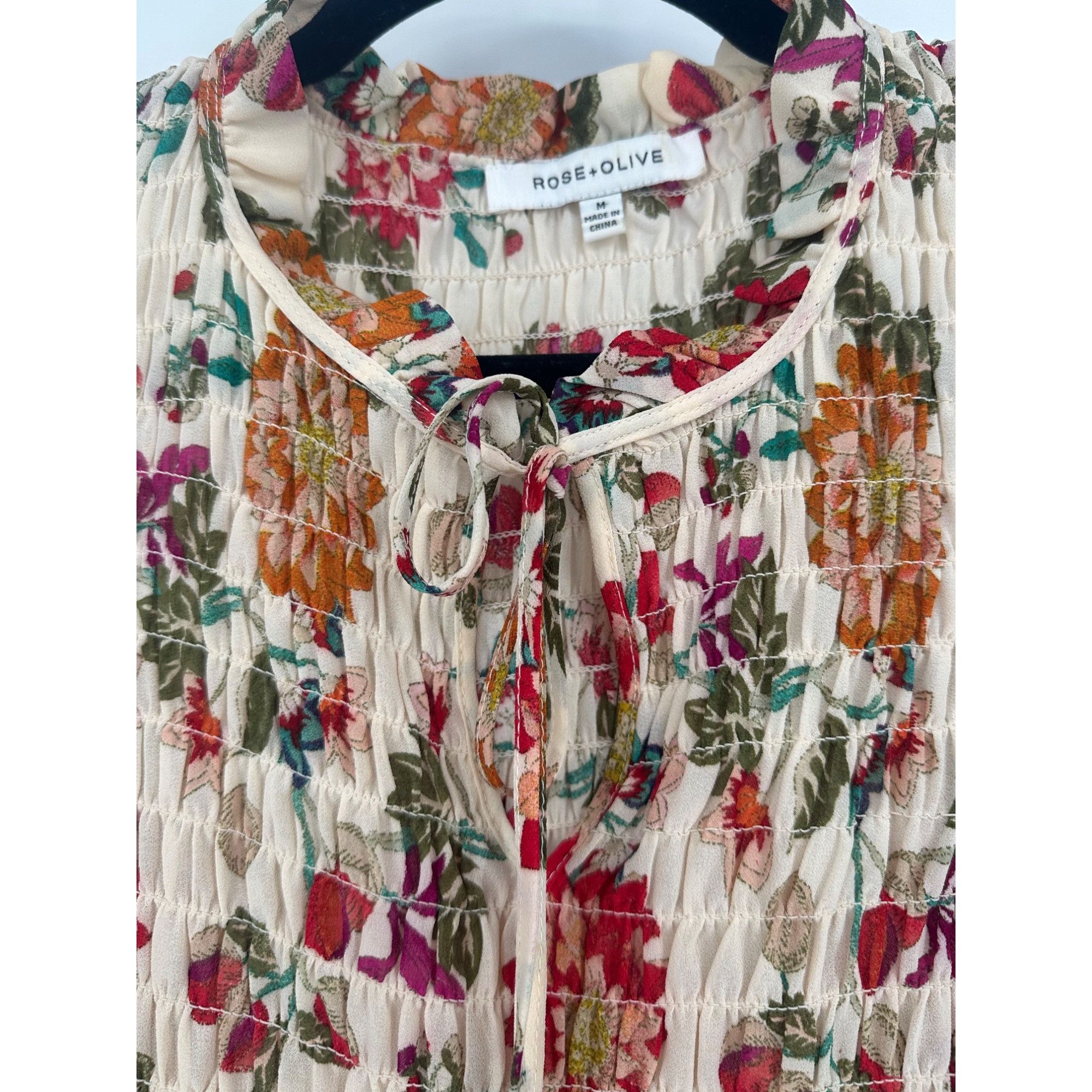 Other Rose & Olive Smocked Floral Smocked Sleeveless Blouse Size M Size M / US 6-8 / IT 42-44 - 4 Thumbnail