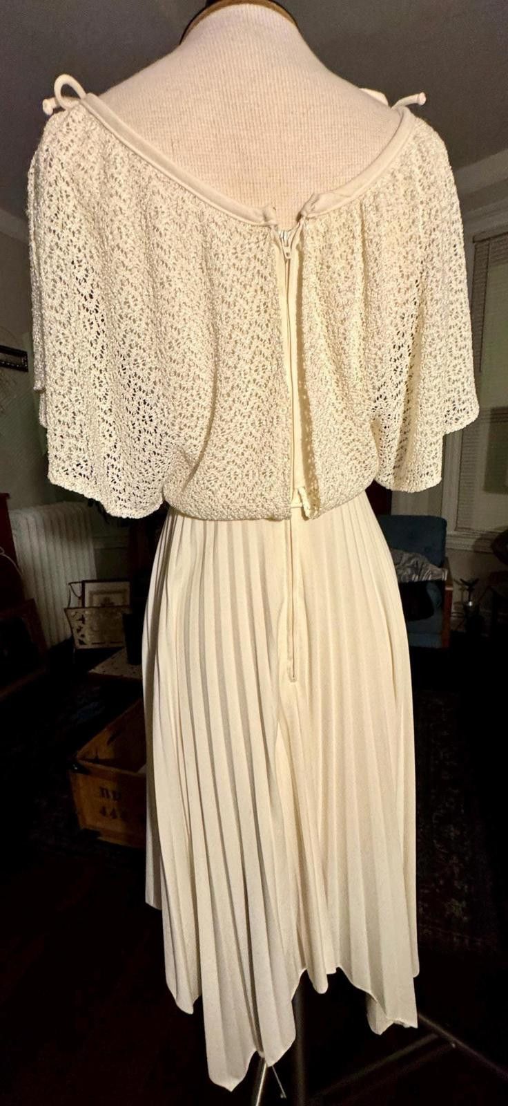 Designer 1970s Vintage Cream Pleated Retro Boho style VTG Dress Size M / US 6-8 / IT 42-44 - 3 Thumbnail