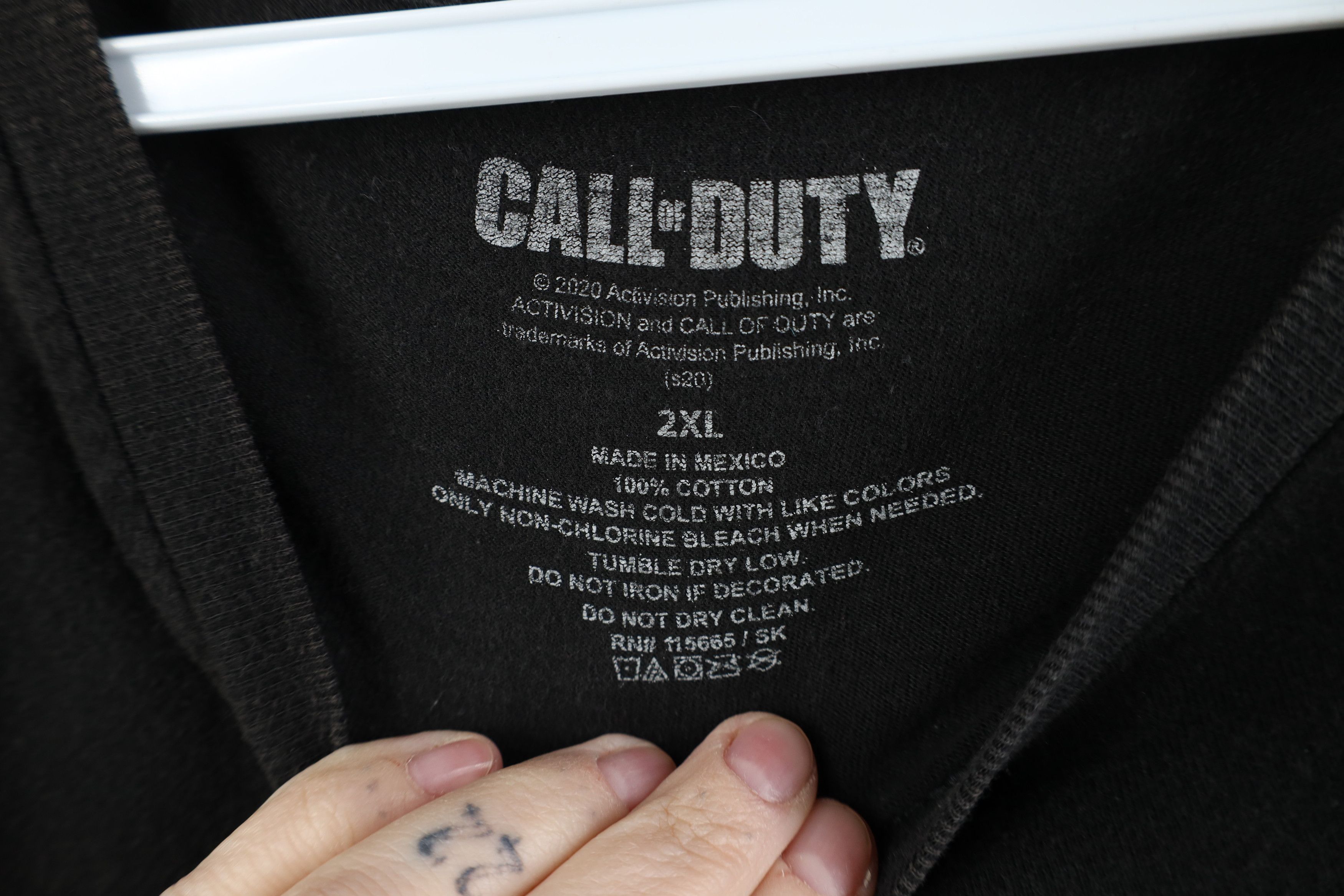 Vintage Y2K Streetwear Spell Call of Duty Video Game T-Shirt Black Size US XXL / EU 58 / 5 - 8 Thumbnail