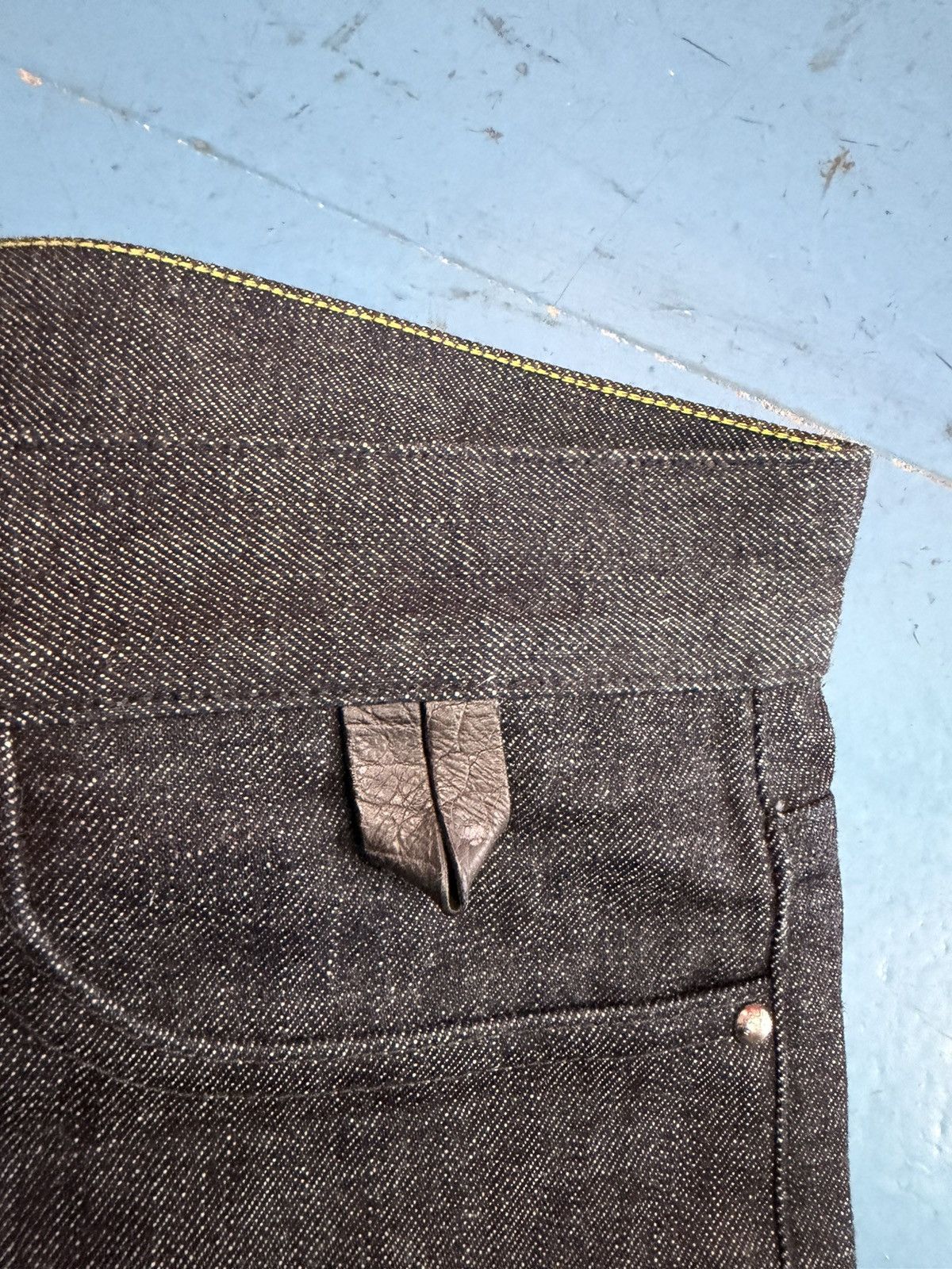Louis Vuitton LUIS VUITTON RAW DENIM + ALLIGATOR DETAILS Size US 33 - 4 Thumbnail