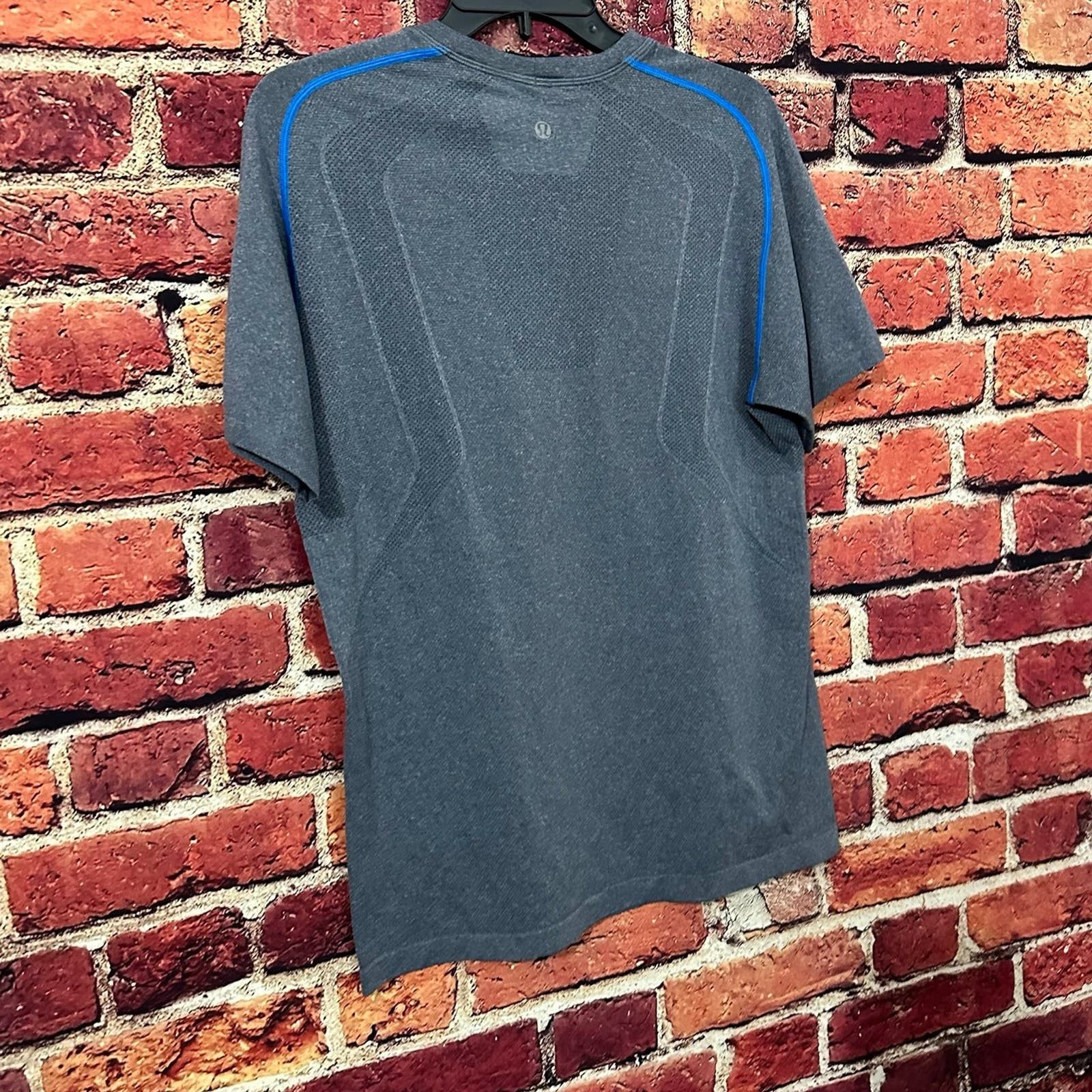 Lululemon Men’s Lululemon short sleeve t-shirt Size US M / EU 48-50 / 2 - 5 Thumbnail