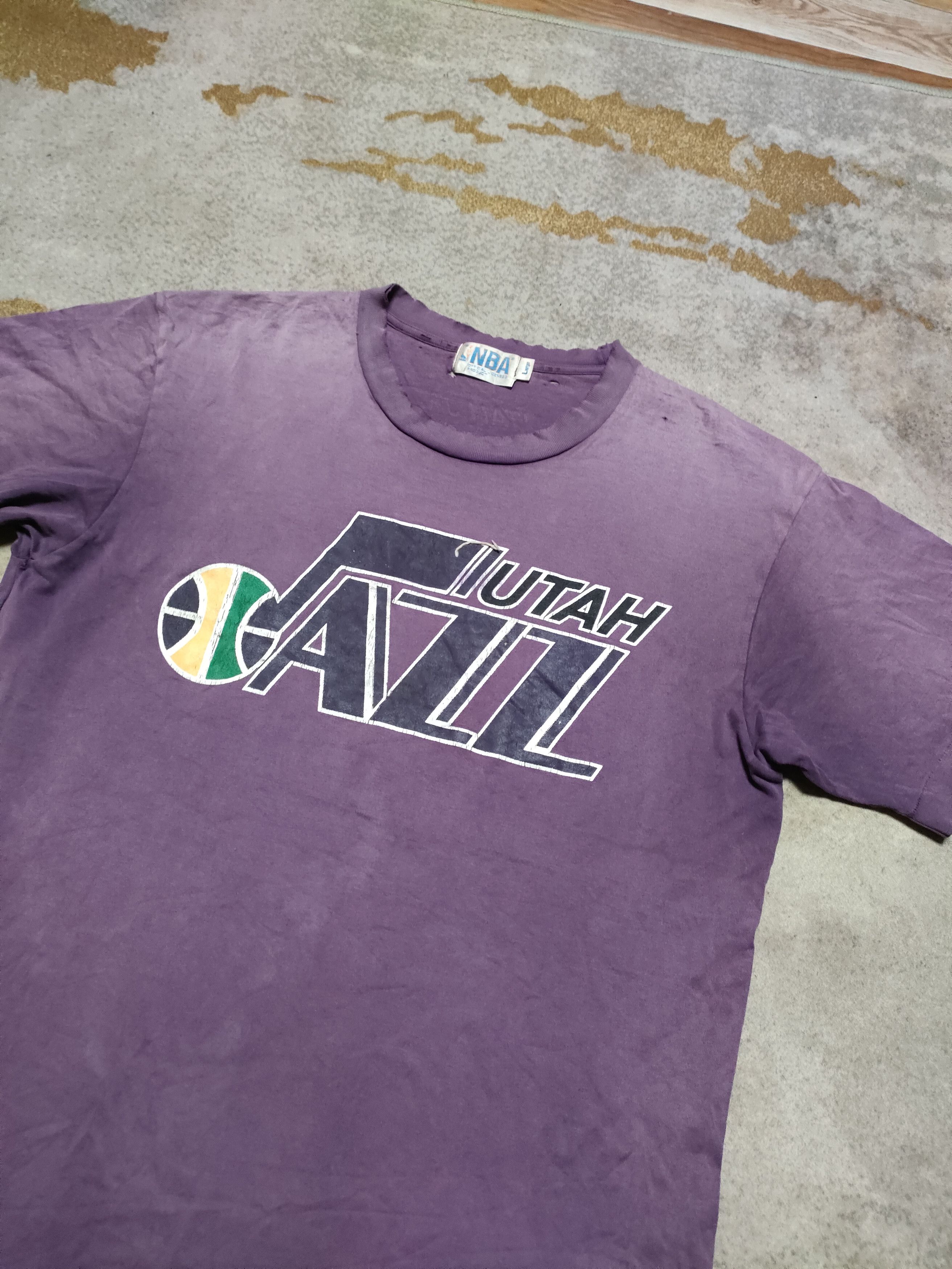 Vintage Vintage Distressed Utah Jazz Size US L / EU 52-54 / 3 - 4 Thumbnail