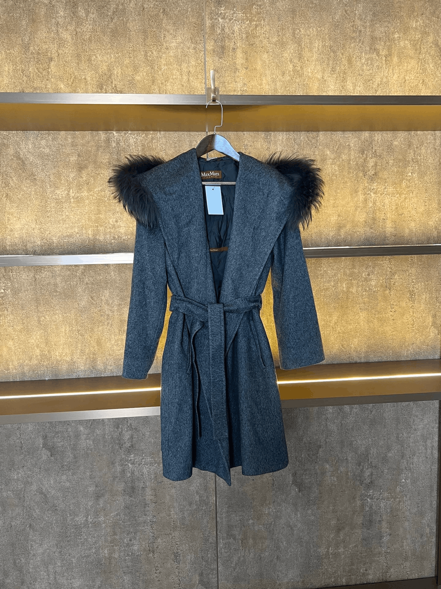 Max Mara Max Mara Gray Fur Collar Coat Size M / US 6-8 / IT 42-44 - 1 Thumbnail