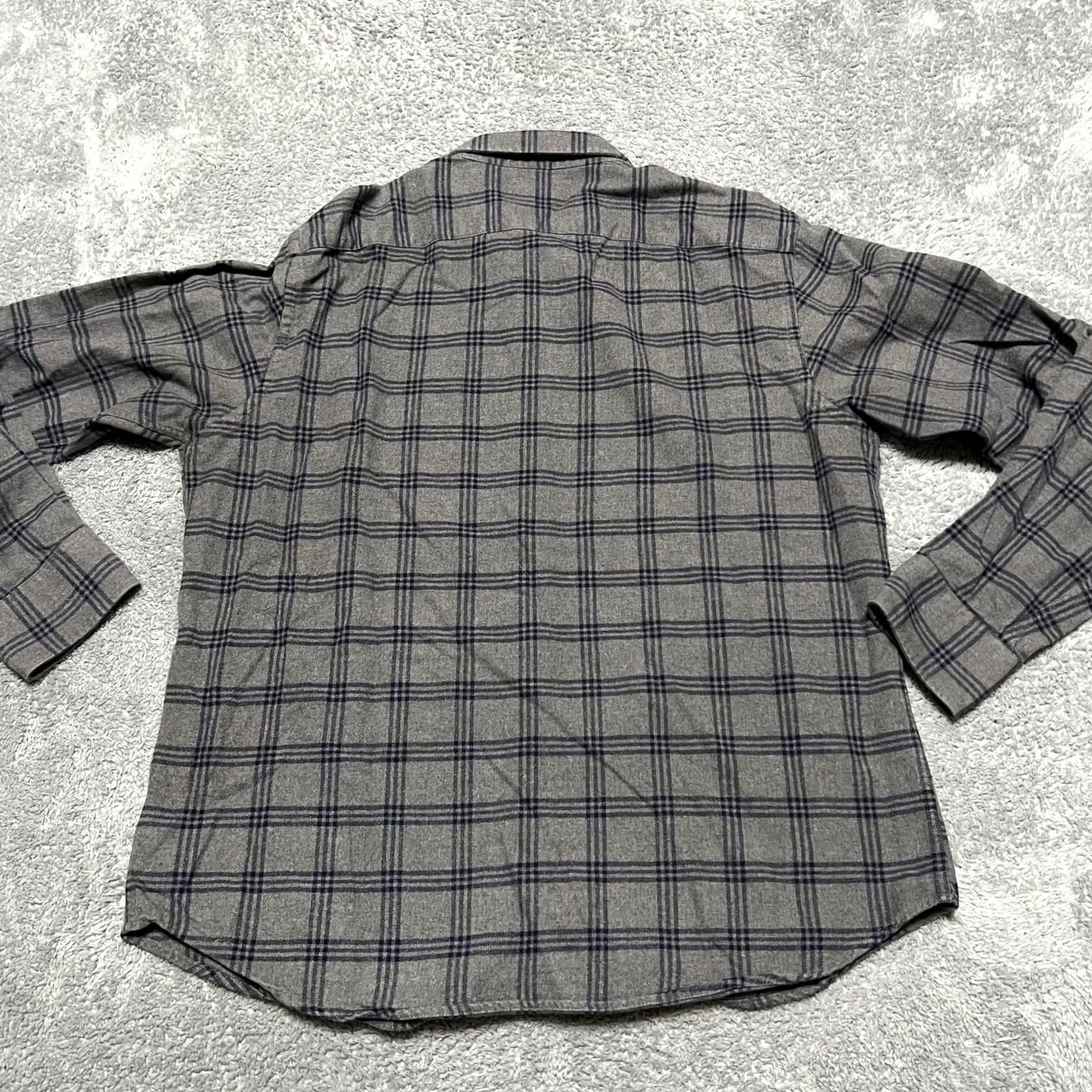 UNTUCKit UNTUCKit Flannel Shirt Mens Large Gray Plaid Button Up Long Sleeve Mens L Gray Plaid Shirt Size US L / EU 52-54 / 3 - 3 Thumbnail