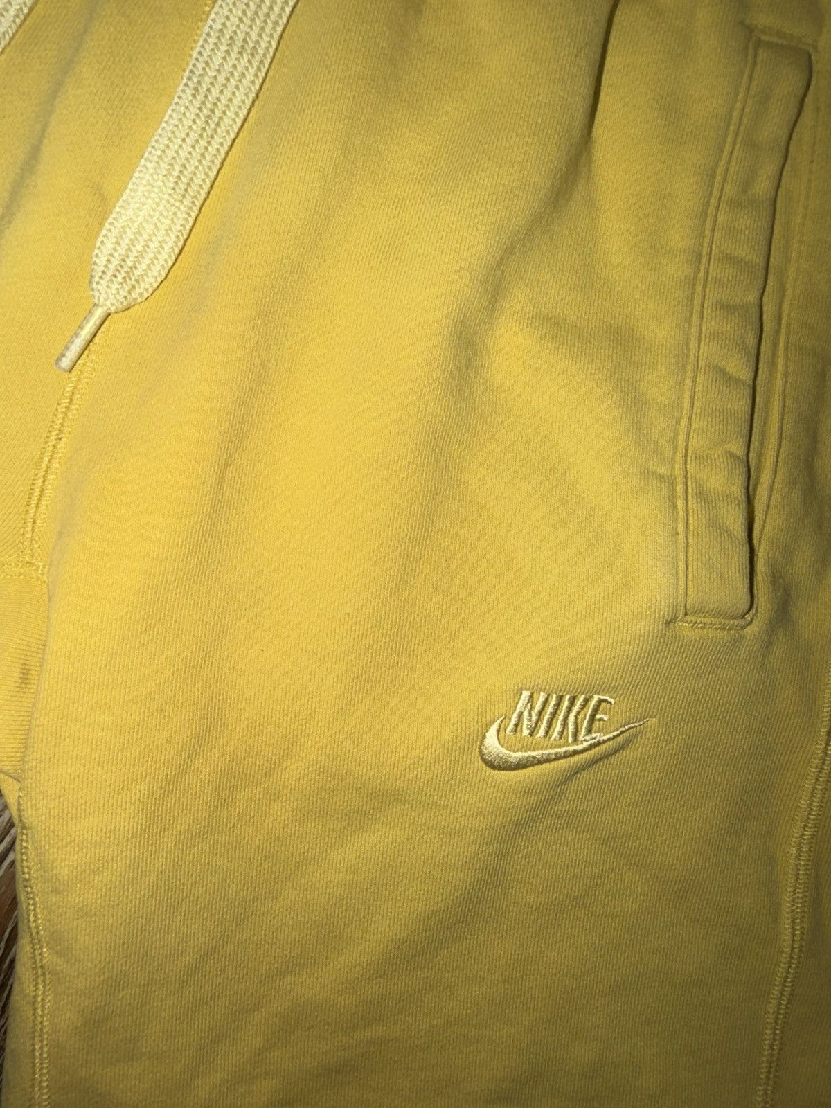 Nike Nike Sportswear French Terry Club Fleece Shorts XS Yellow Size US 28 / EU 44 - 3 Thumbnail