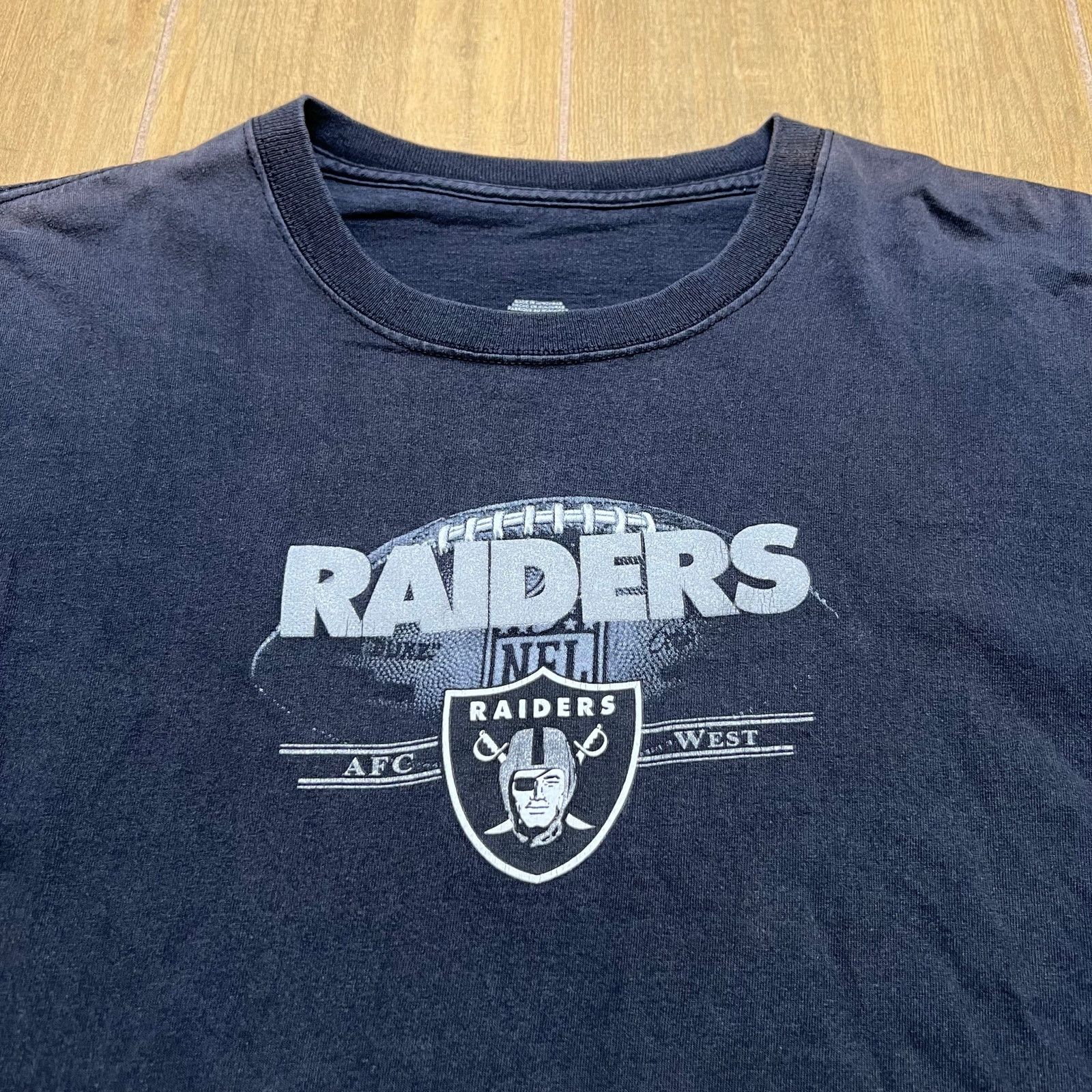 Vintage Vintage Oakland Raiders NFL T Shirt Sz XL Black Football Size US XL / EU 56 / 4 - 2 Thumbnail
