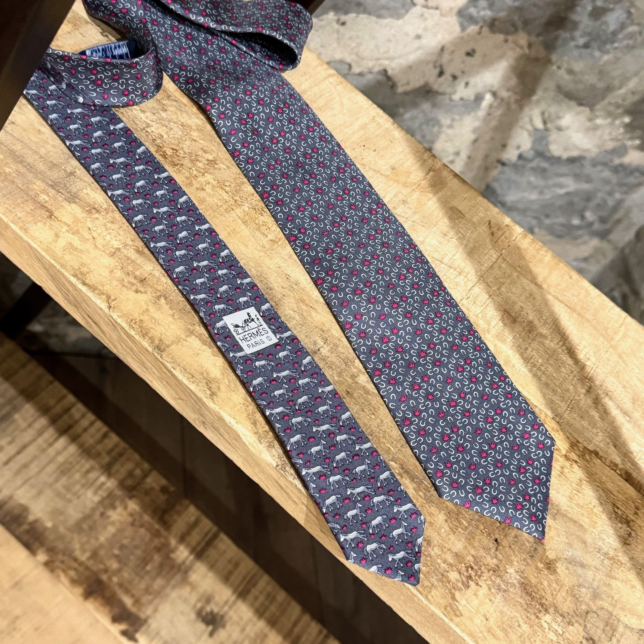Hermes Hermès Small Horseshoe Prints Grey Silk Tie Size ONE SIZE - 6 Thumbnail