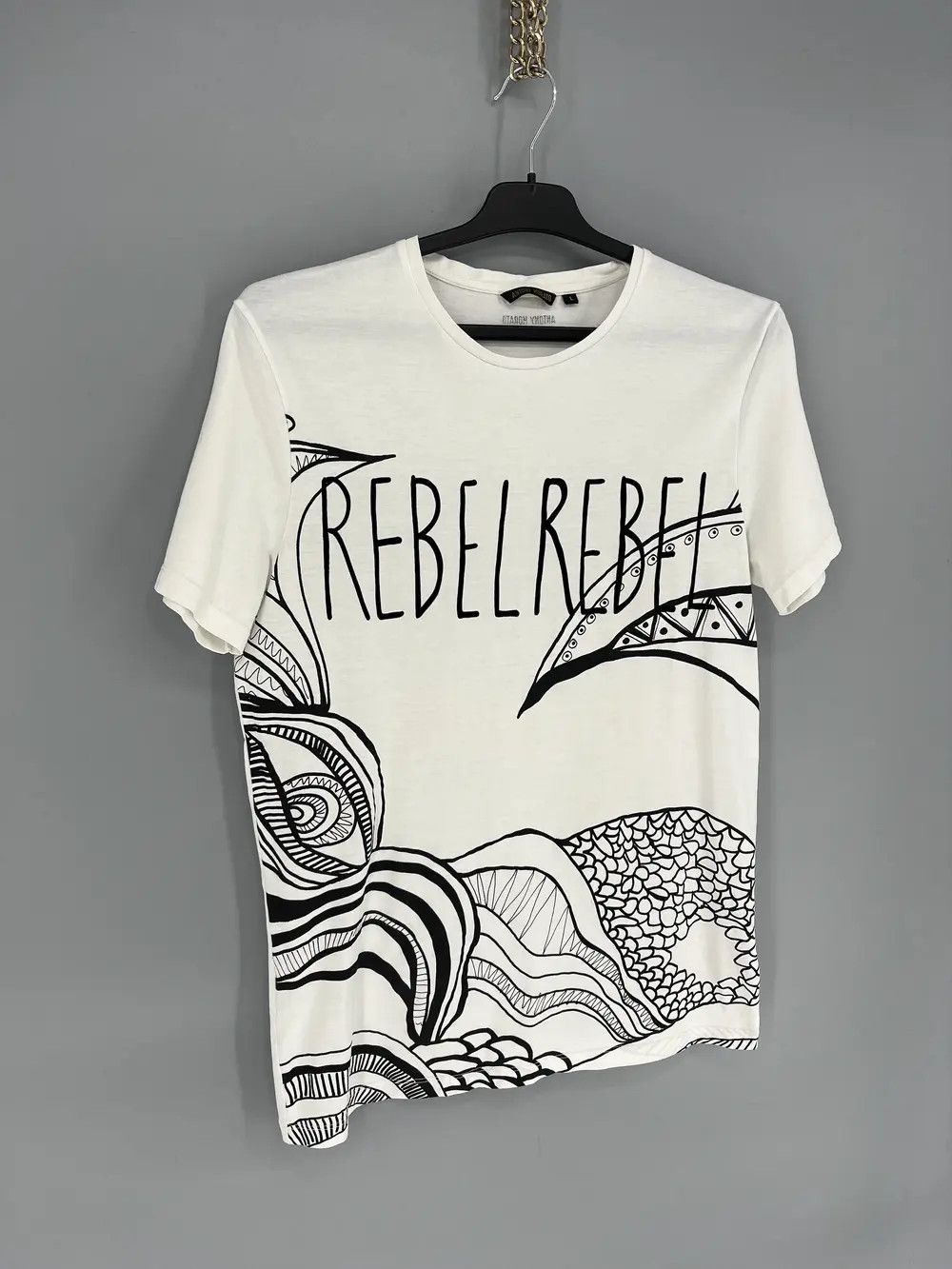 Vintage Antony Morato "REBELREBEL" Avant Garde Designer Y2k Tee Size US L / EU 52-54 / 3 - 2 Thumbnail