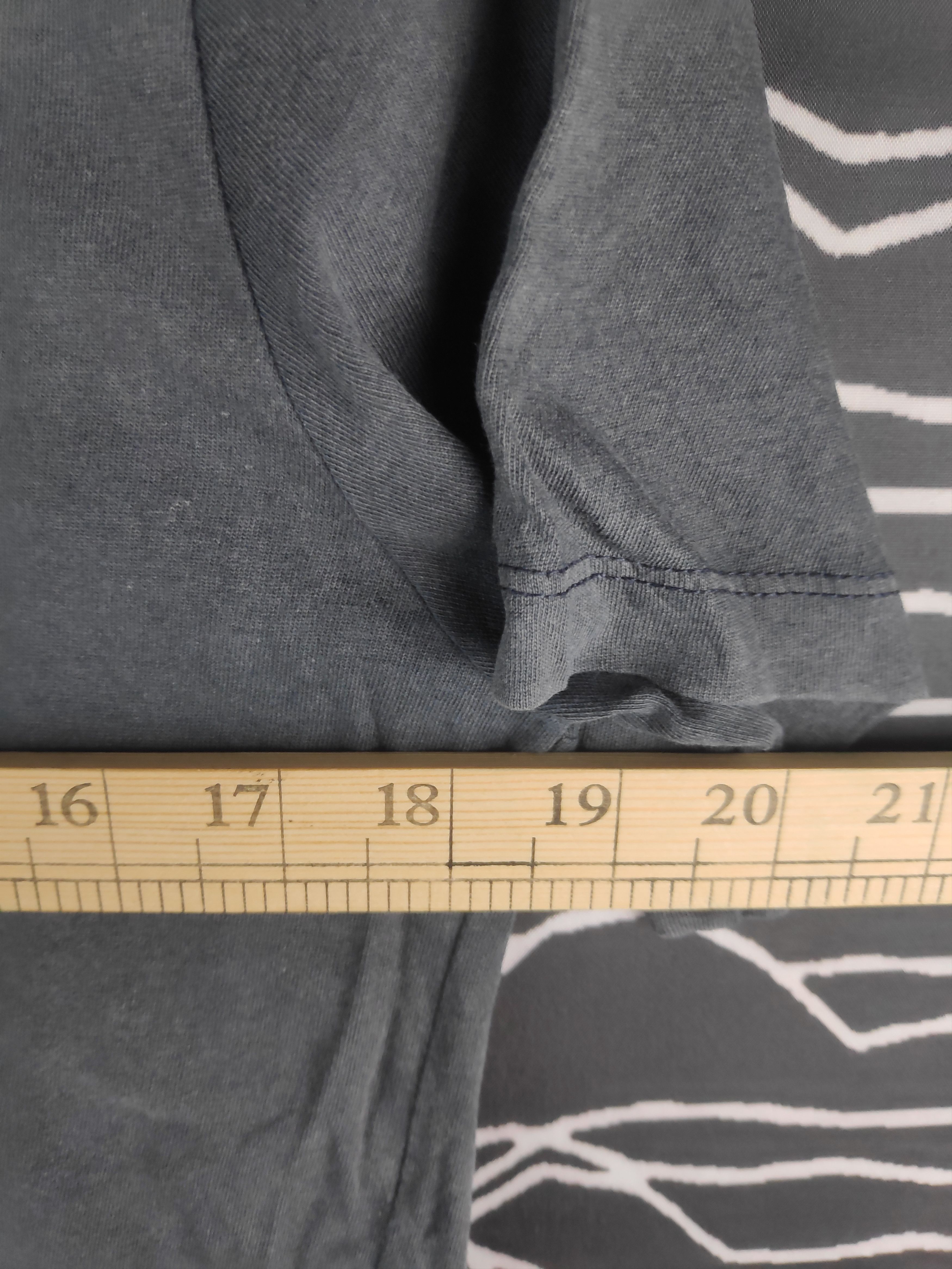 Pull & Bear La Casa De Papel Netflix Series Bella Ciao Tee Size US S / EU 44-46 / 1 - 7 Thumbnail