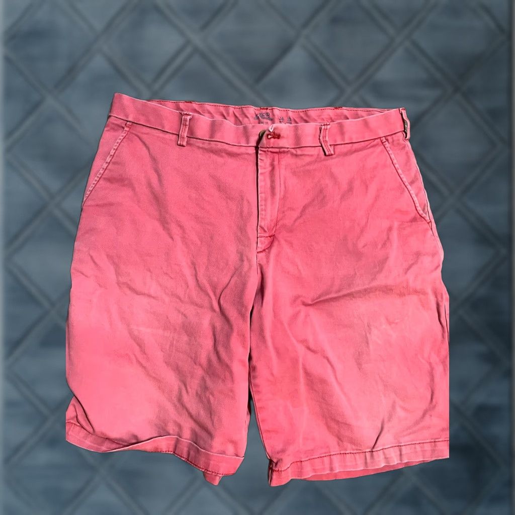 Izod Izod Pink Shorts Solid Flat Front 34/10" Inseam Men Regular 34 Waist 34 Inseam Pink Chino Mens Size US 34 / EU 50 - 1 Thumbnail