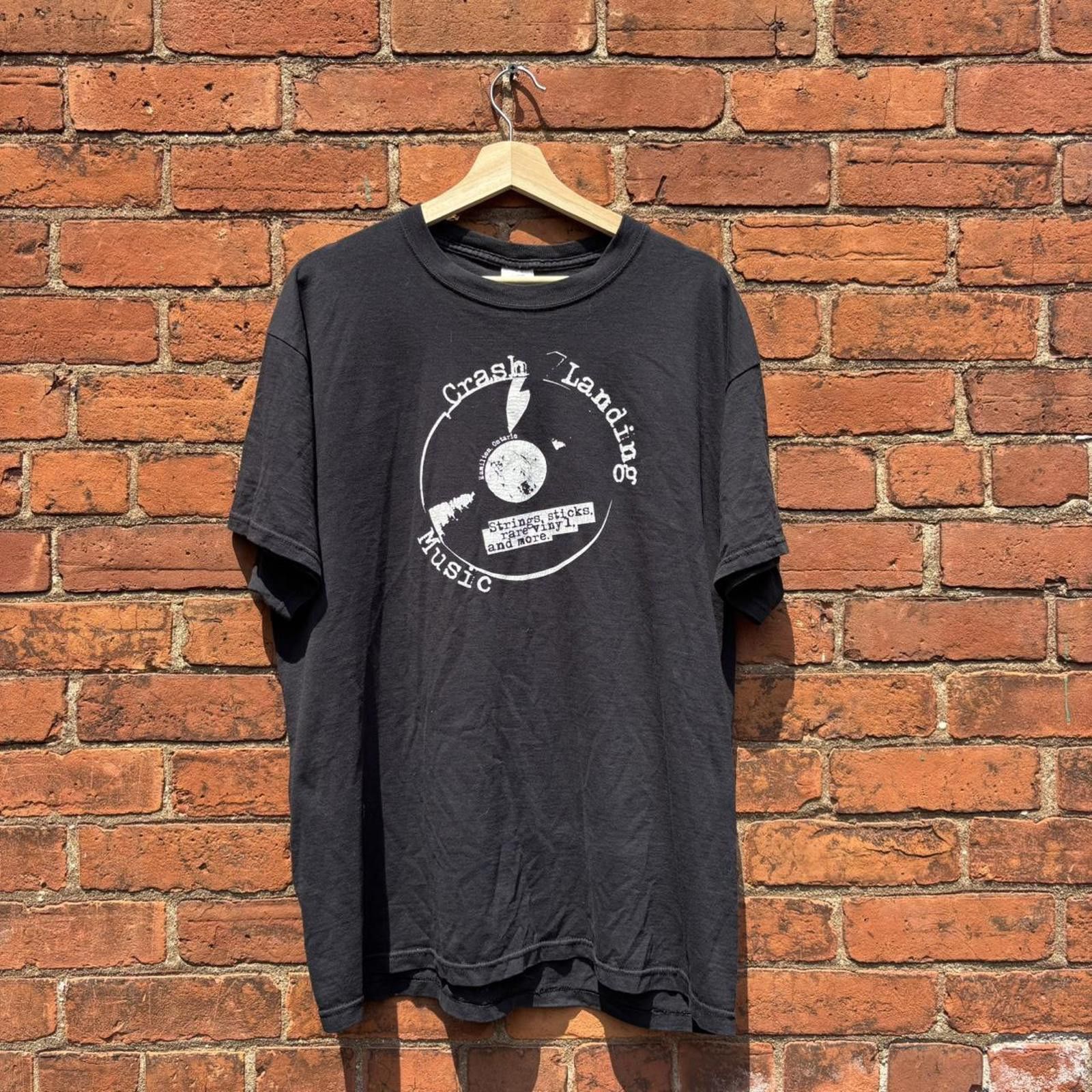 Other Vintage crash landing music t shirt 00s hamilton ontario Size US XL / EU 56 / 4 - 1 Thumbnail