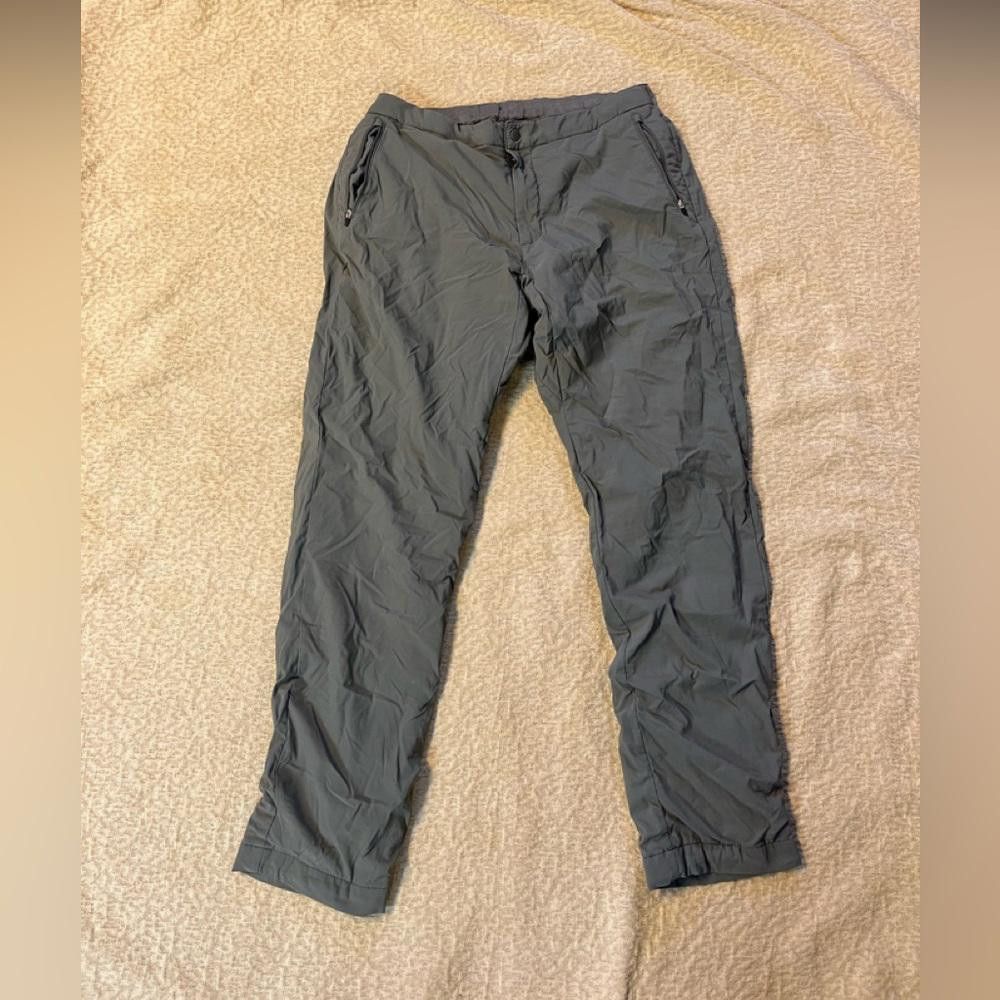 Designer Uni Qlo army green pants with fleece inside medium Size 32" / US 10 / IT 46 - 1 Thumbnail
