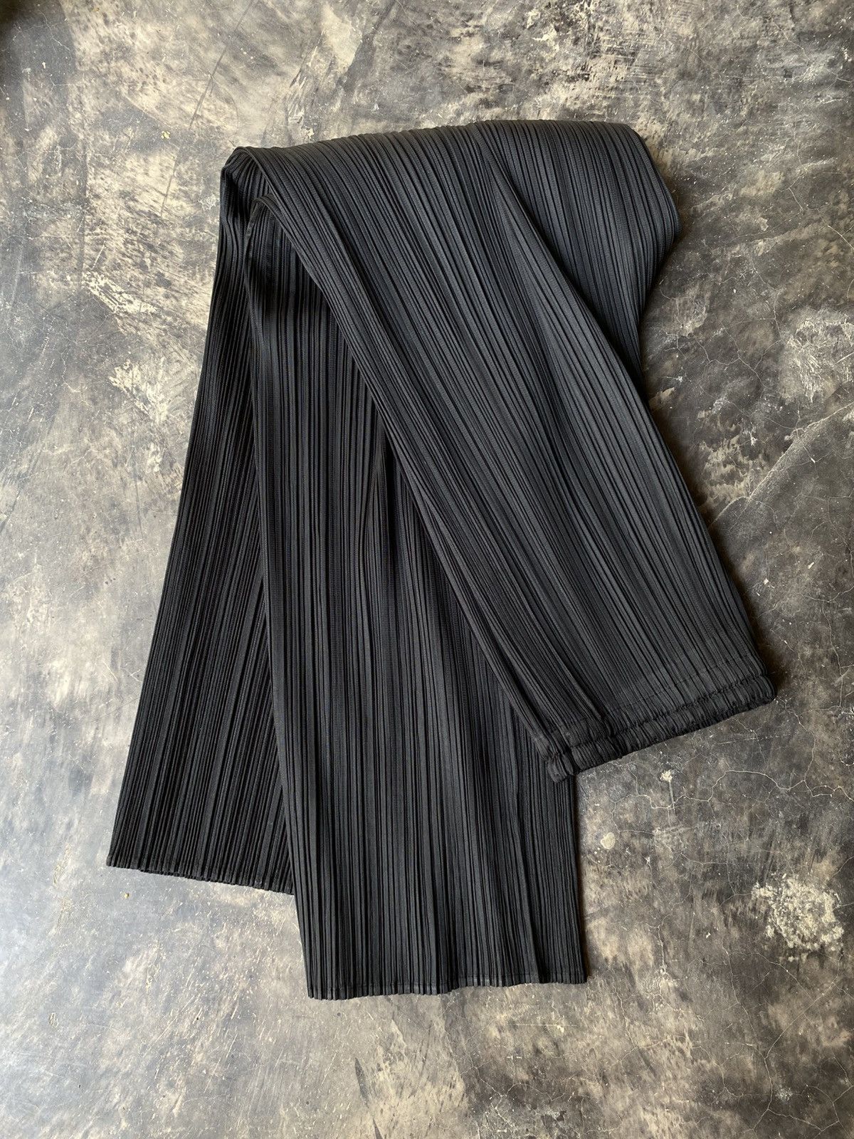 Pleats Please Issey Miyake Pleats Please Black Pleated Pants. Size 26" / US 2 / IT 38 - 2 Thumbnail