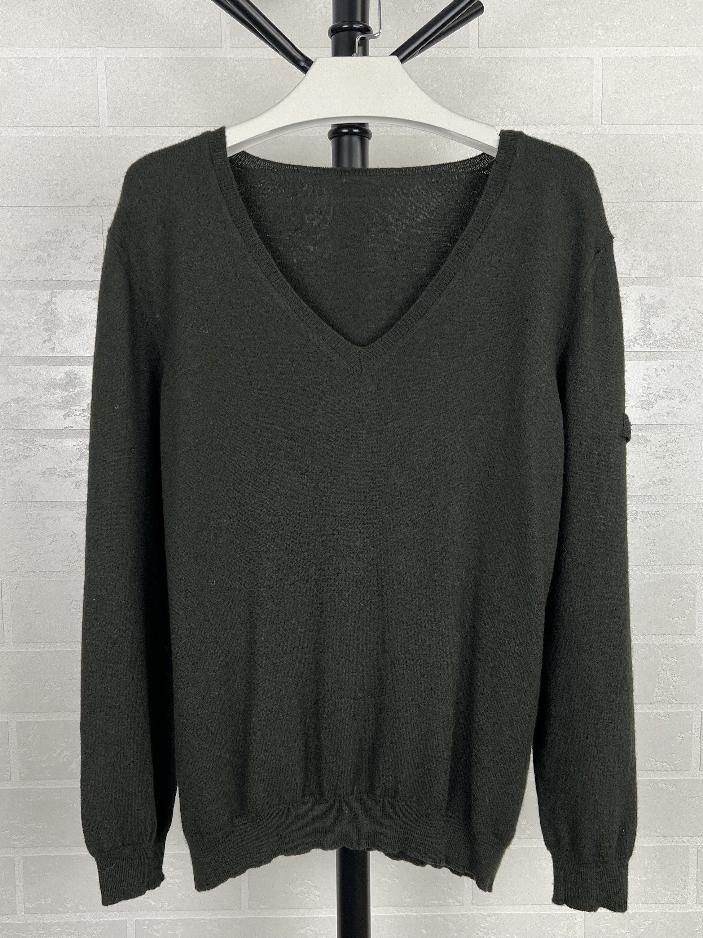 Prada PRADA MILANO Sweater V-neck Wool Patch Logo Khaki Men's Size US S / EU 44-46 / 1 - 1 Thumbnail