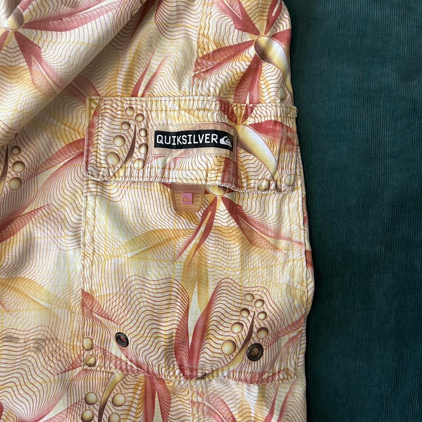 Quiksilver Y2k quiksilver board shorts Size US 33 - 4 Thumbnail