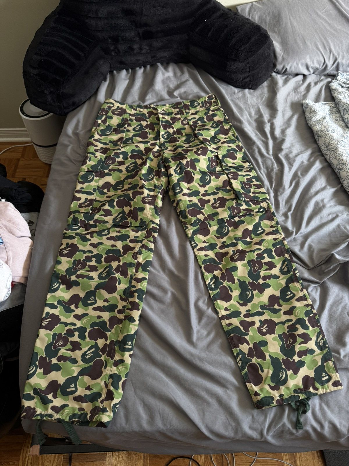 Bape × October's Very Own OVO x BAPE CARGO PANTS SIZE M Size US 32 / EU 48 - 1 Thumbnail