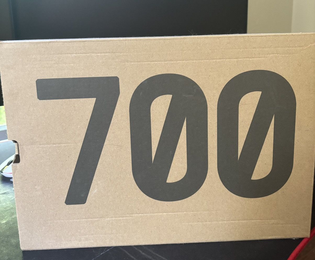 Yeezy Yeezy Boost 700 V2 Size US 11.5 / EU 44-45 - 7 Thumbnail